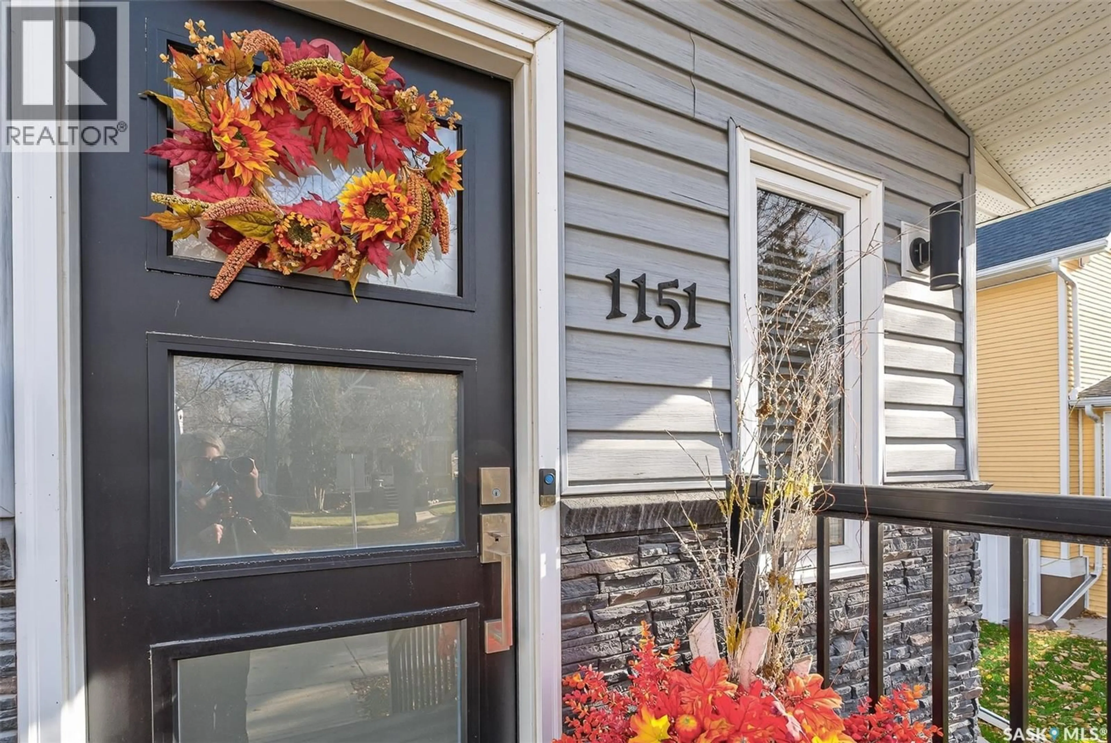 Indoor entryway for 1151 1ST AVENUE, Moose Jaw Saskatchewan S6H3N4