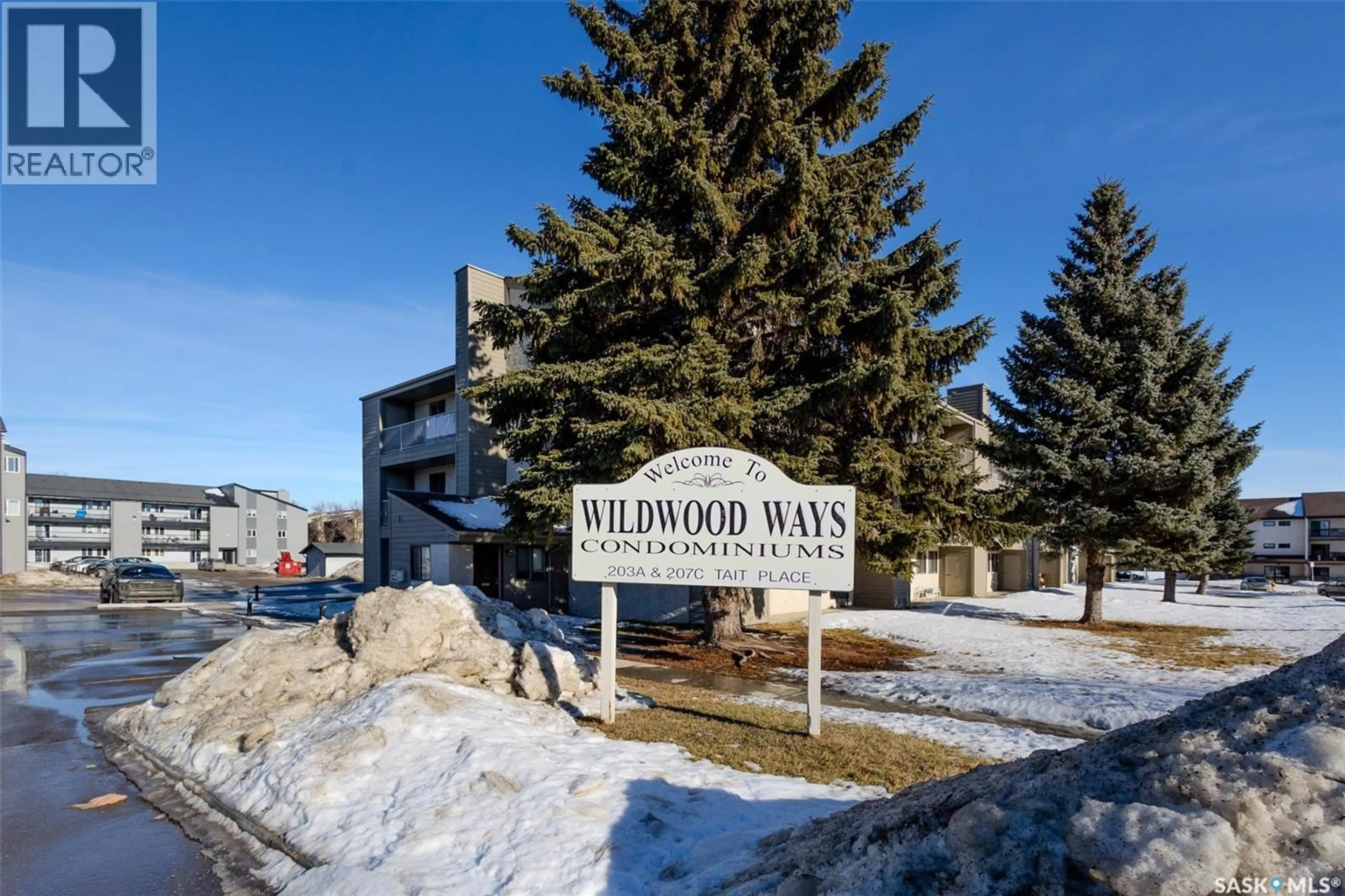 Indoor foyer for 112 203 TAIT PLACE, Saskatoon Saskatchewan S7H5L7