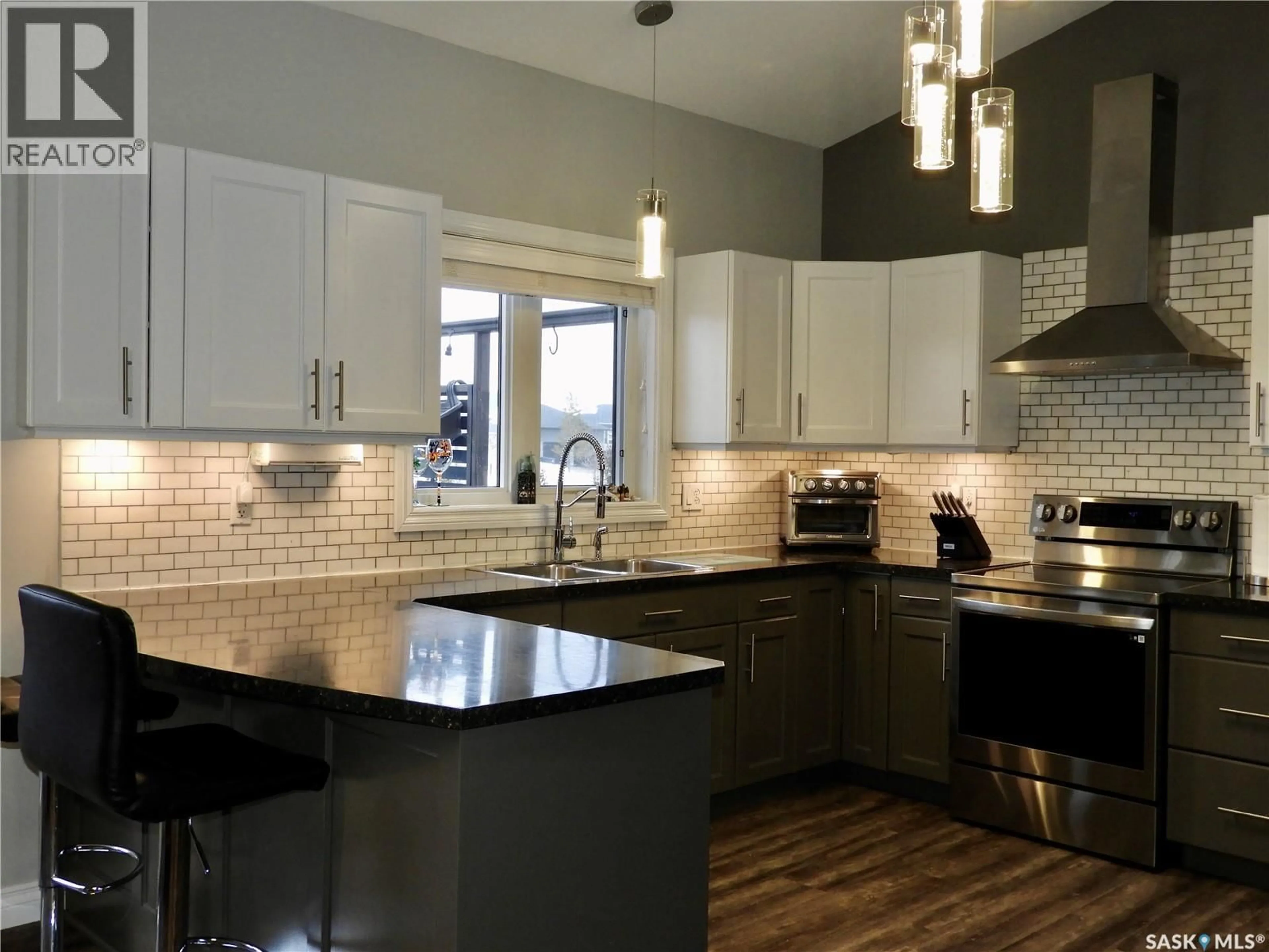 Contemporary kitchen, unknown for 835 ROCK HILL LANE, Martensville Saskatchewan S0K0A2