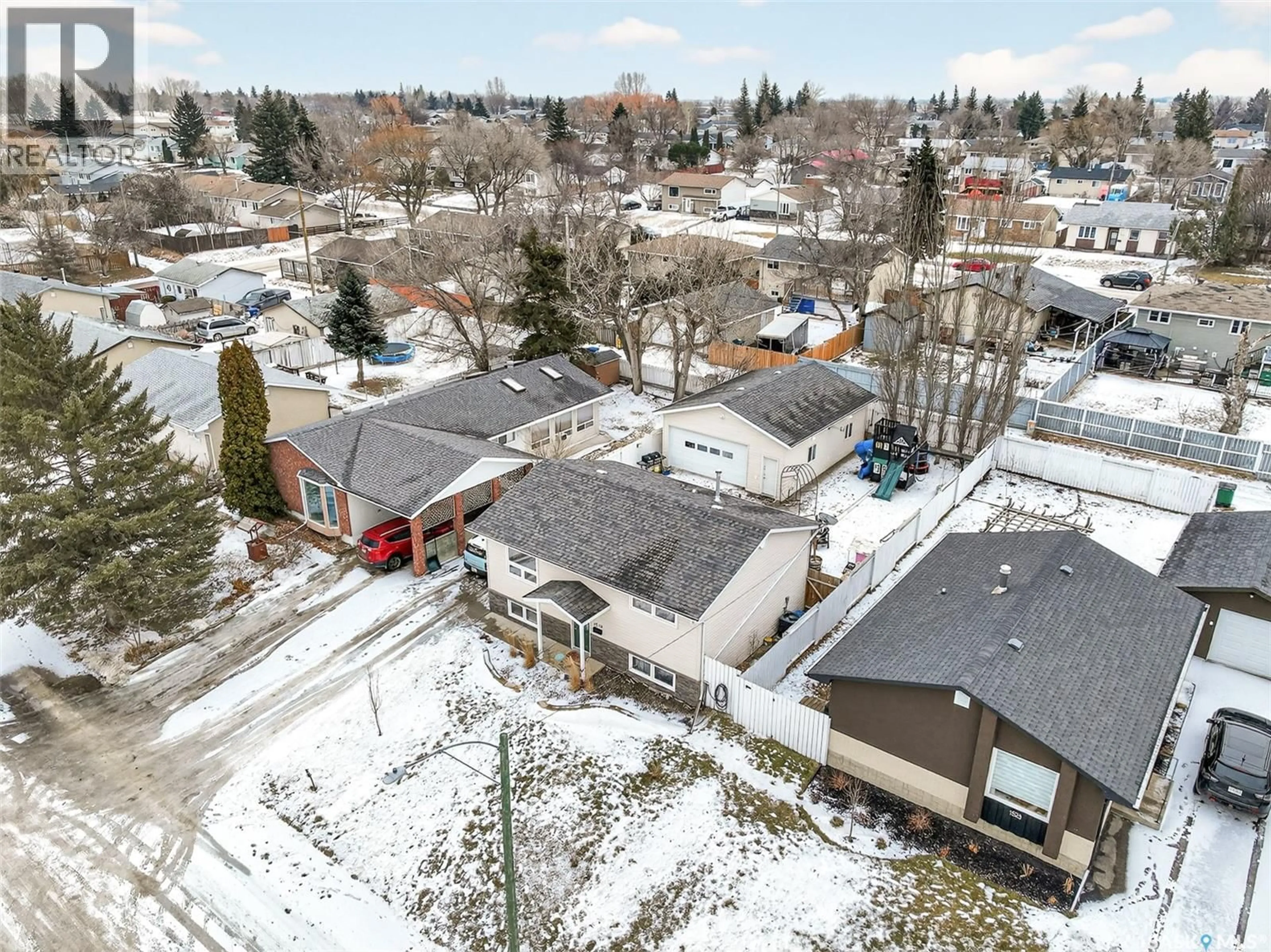 A pic from outside/outdoor area/front of a property/back of a property/a pic from drone, street for 1519 GRANDVIEW STREET, Moose Jaw Saskatchewan S6H6R4