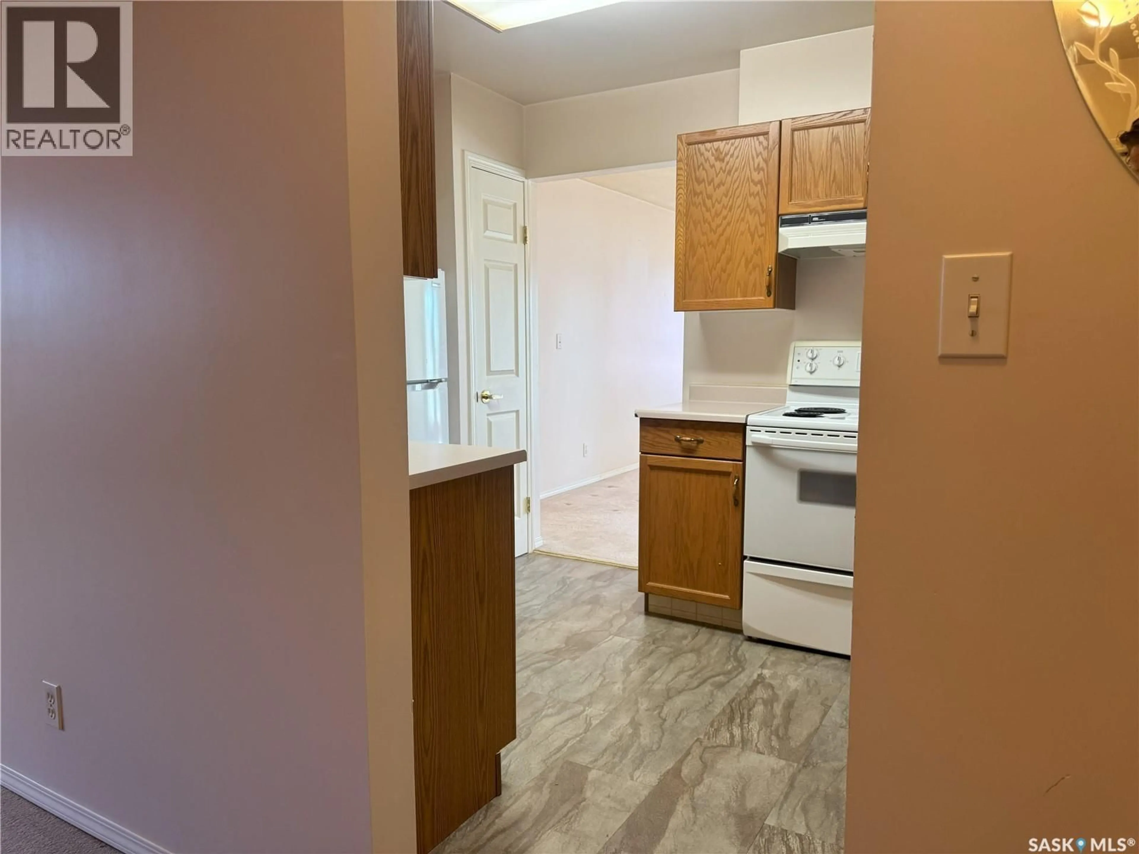 Standard kitchen, unknown for 102 - 103 1ST AVENUE, Caronport Saskatchewan S0H0S0