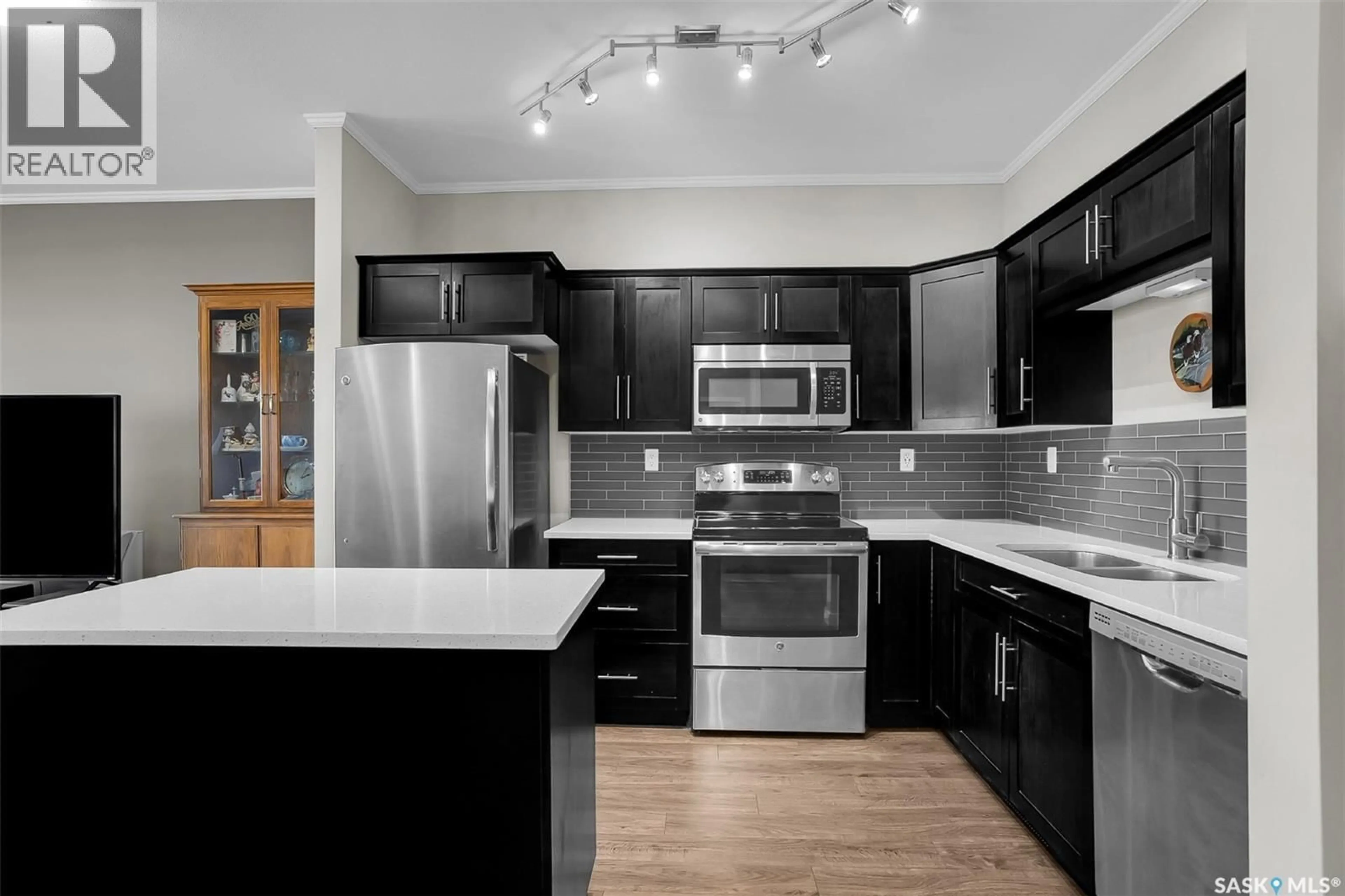 Unknown for 216 545 HASSARD CLOSE, Saskatoon Saskatchewan S7L6V3