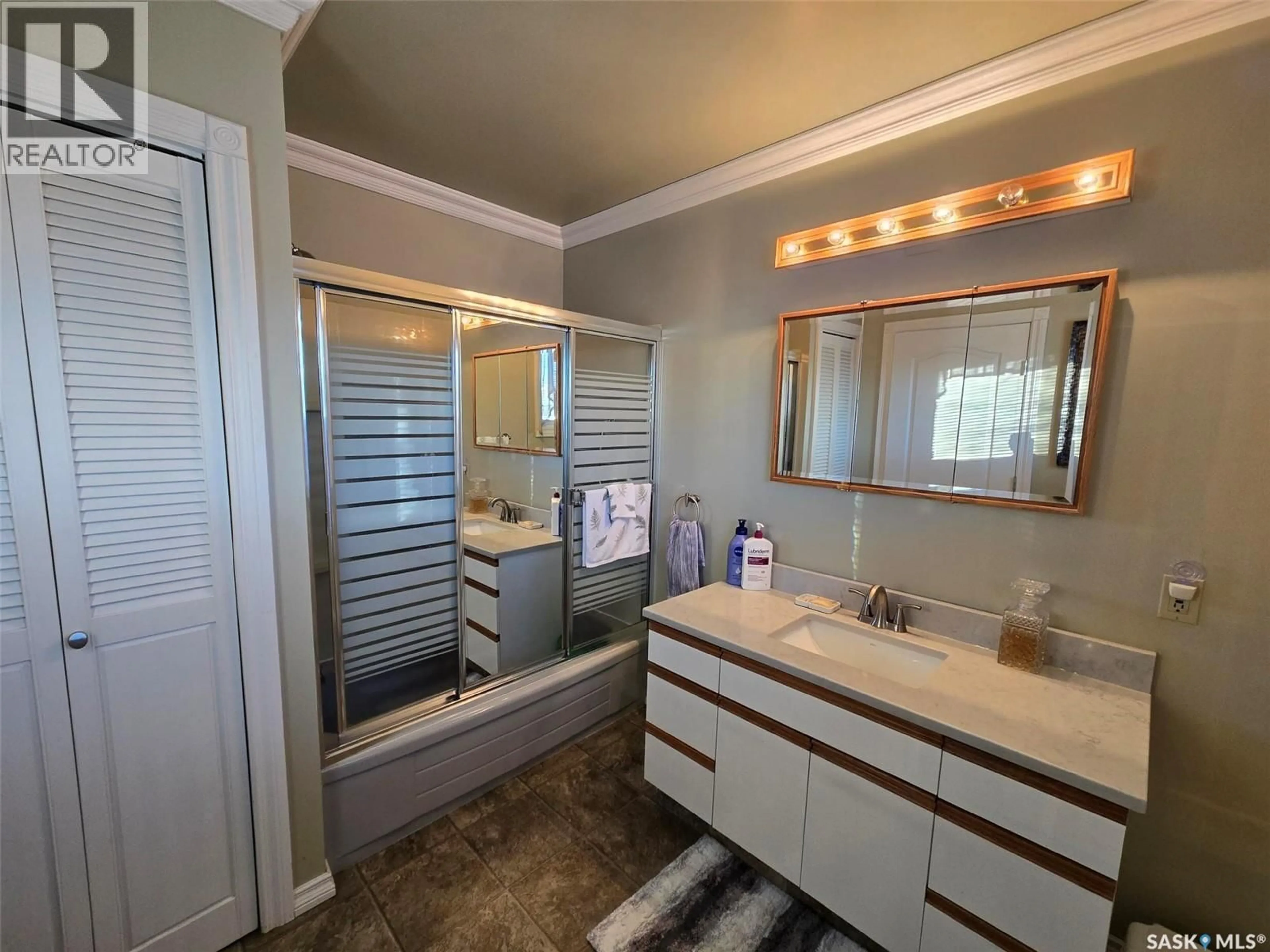 Standard bathroom, ceramic/tile floor for 226 1ST STREET, Kyle Saskatchewan S0L1T0