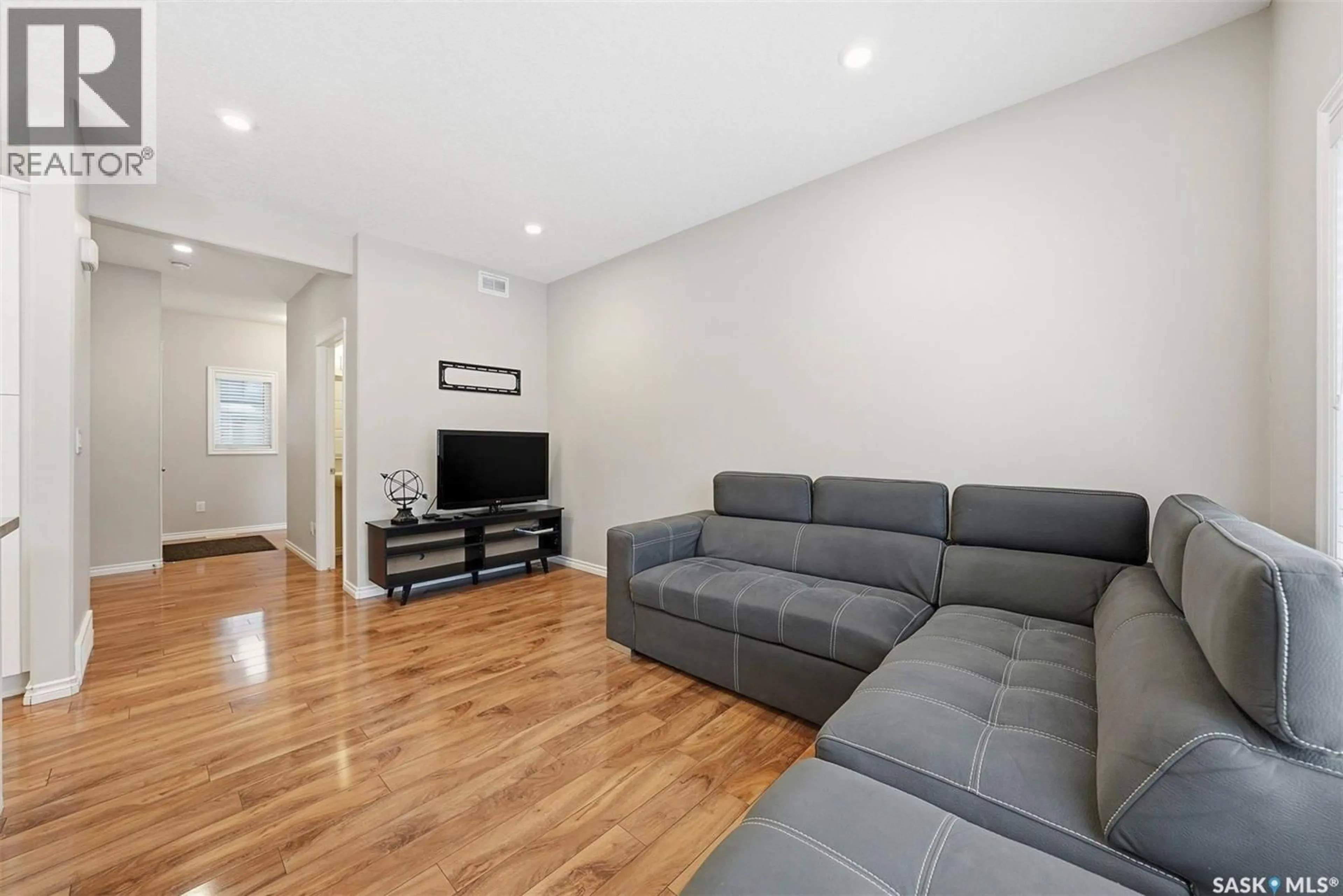 Living room with furniture, unknown for #3 - 115 VELTKAMP CRESCENT, Saskatoon Saskatchewan S7T0T7