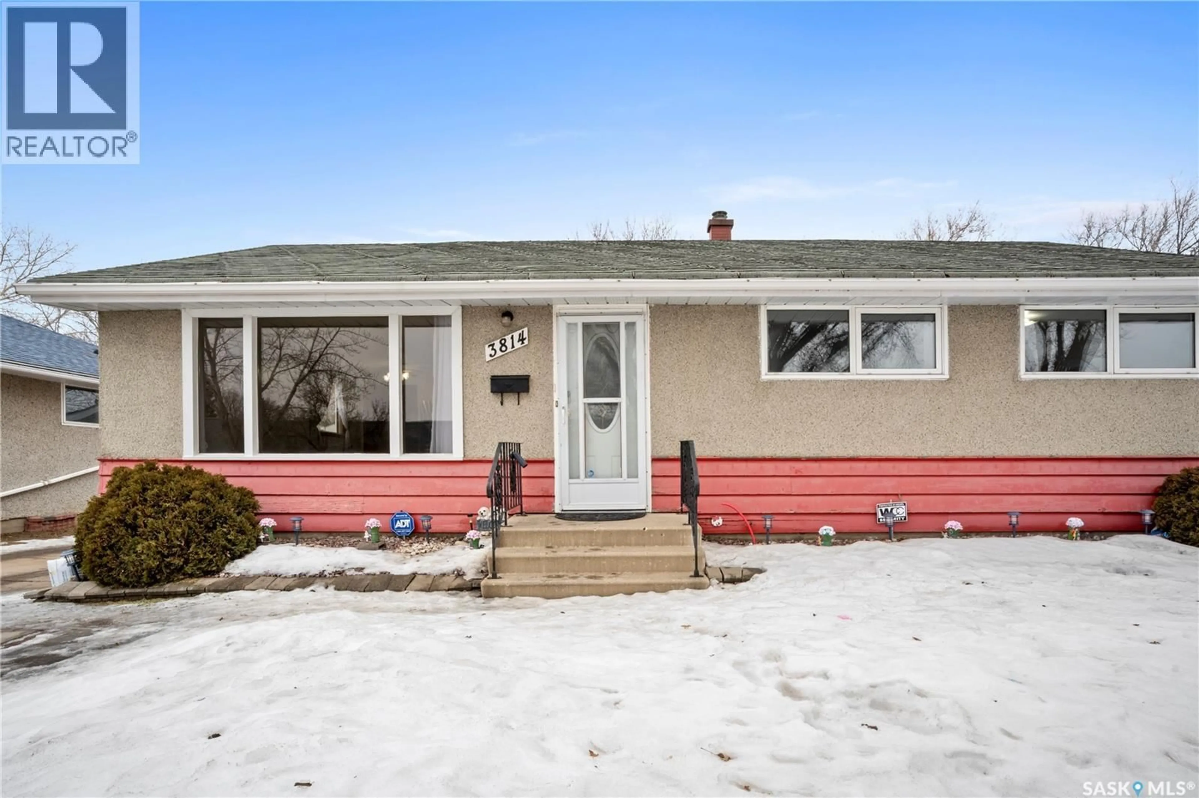 Home with vinyl exterior material, street for 3814 SHERWOOD DRIVE, Regina Saskatchewan S4R4A6