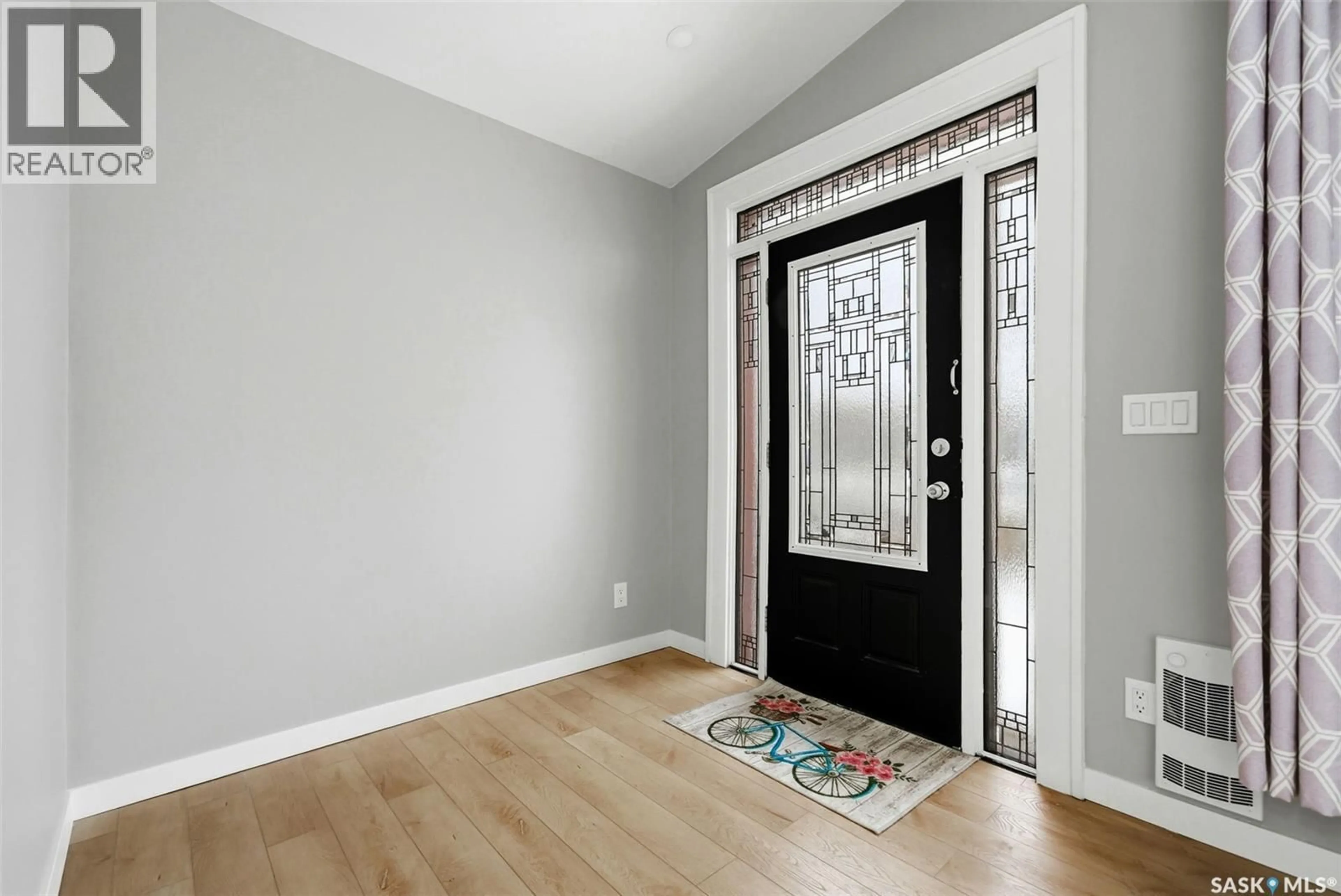 Indoor entryway for 3726 DEWDNEY AVENUE, Regina Saskatchewan S4T0Z7