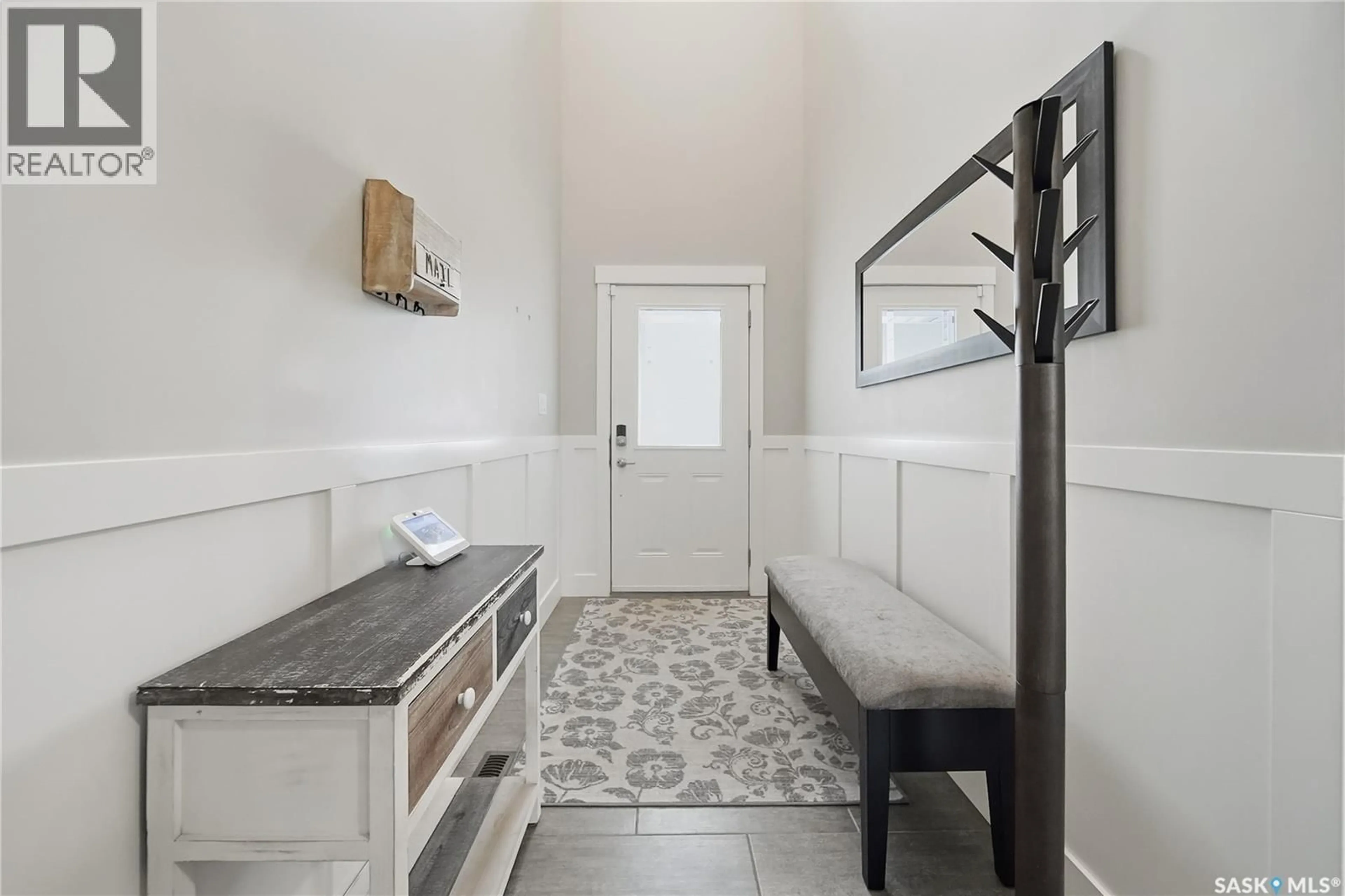 Indoor entryway for 110 3220 11TH STREET W, Saskatoon Saskatchewan S7M5M4