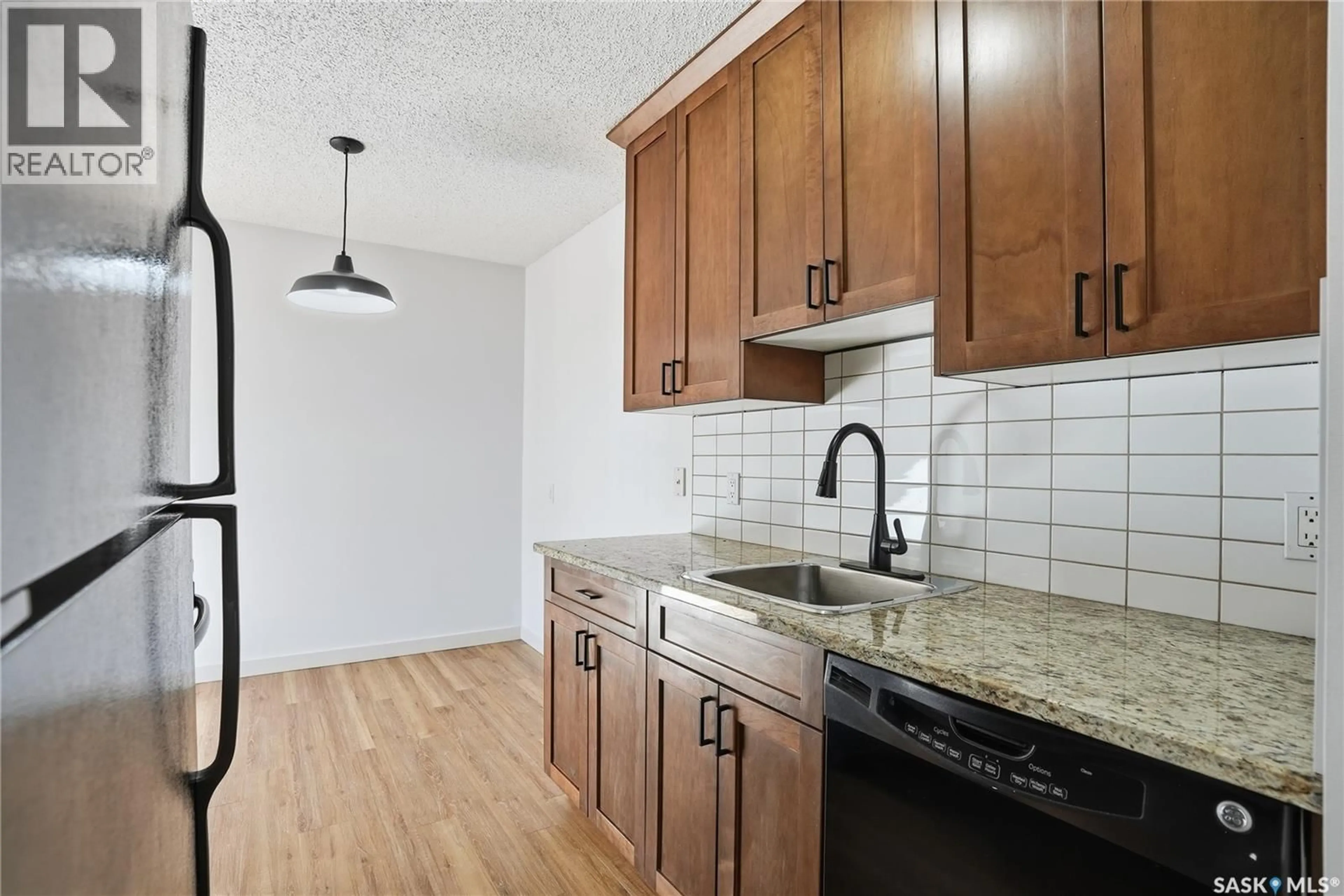 Standard kitchen, unknown for 205 258 PINEHOUSE PLACE, Saskatoon Saskatchewan S7K4X1