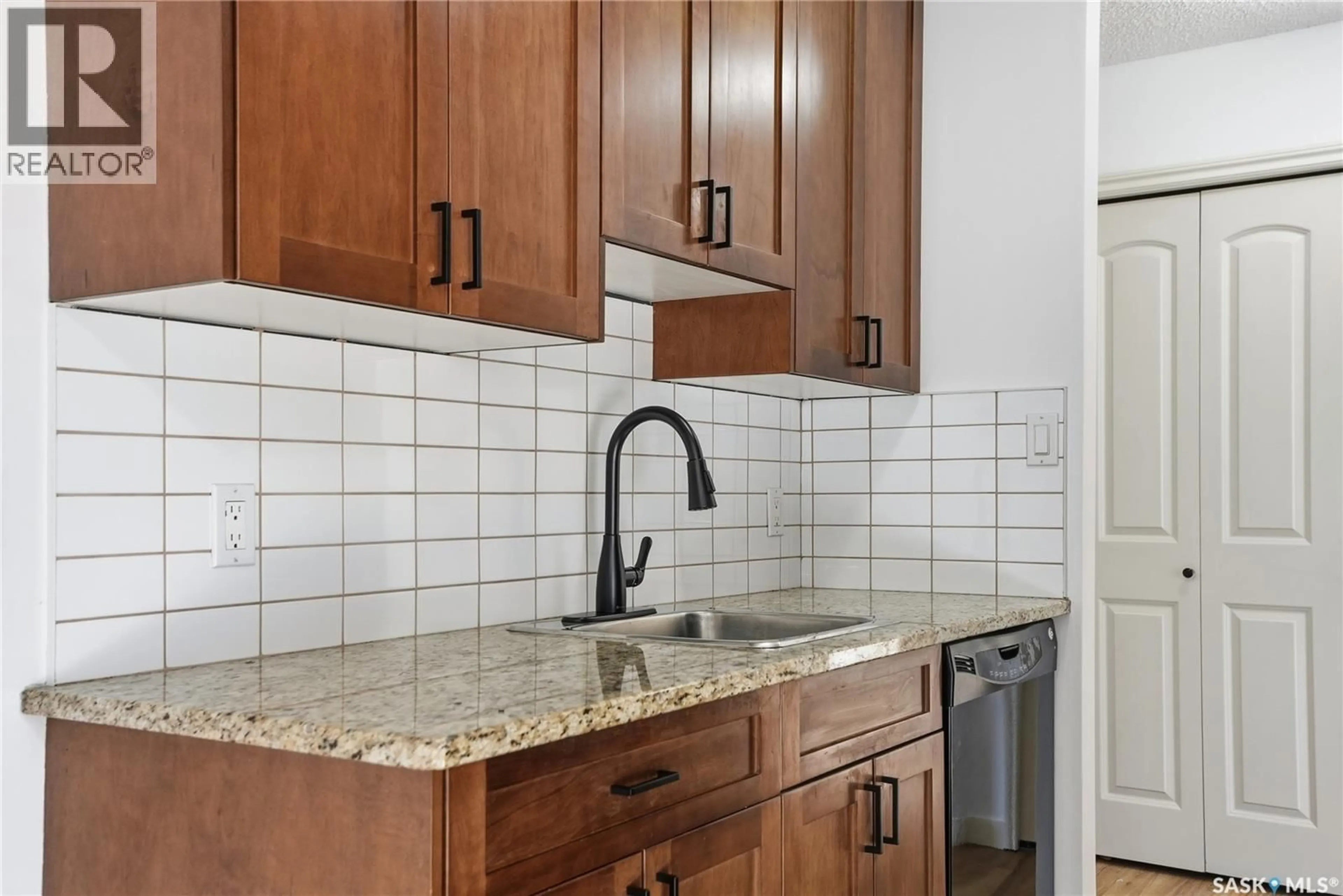 Standard kitchen, ceramic/tile floor for 205 258 PINEHOUSE PLACE, Saskatoon Saskatchewan S7K4X1