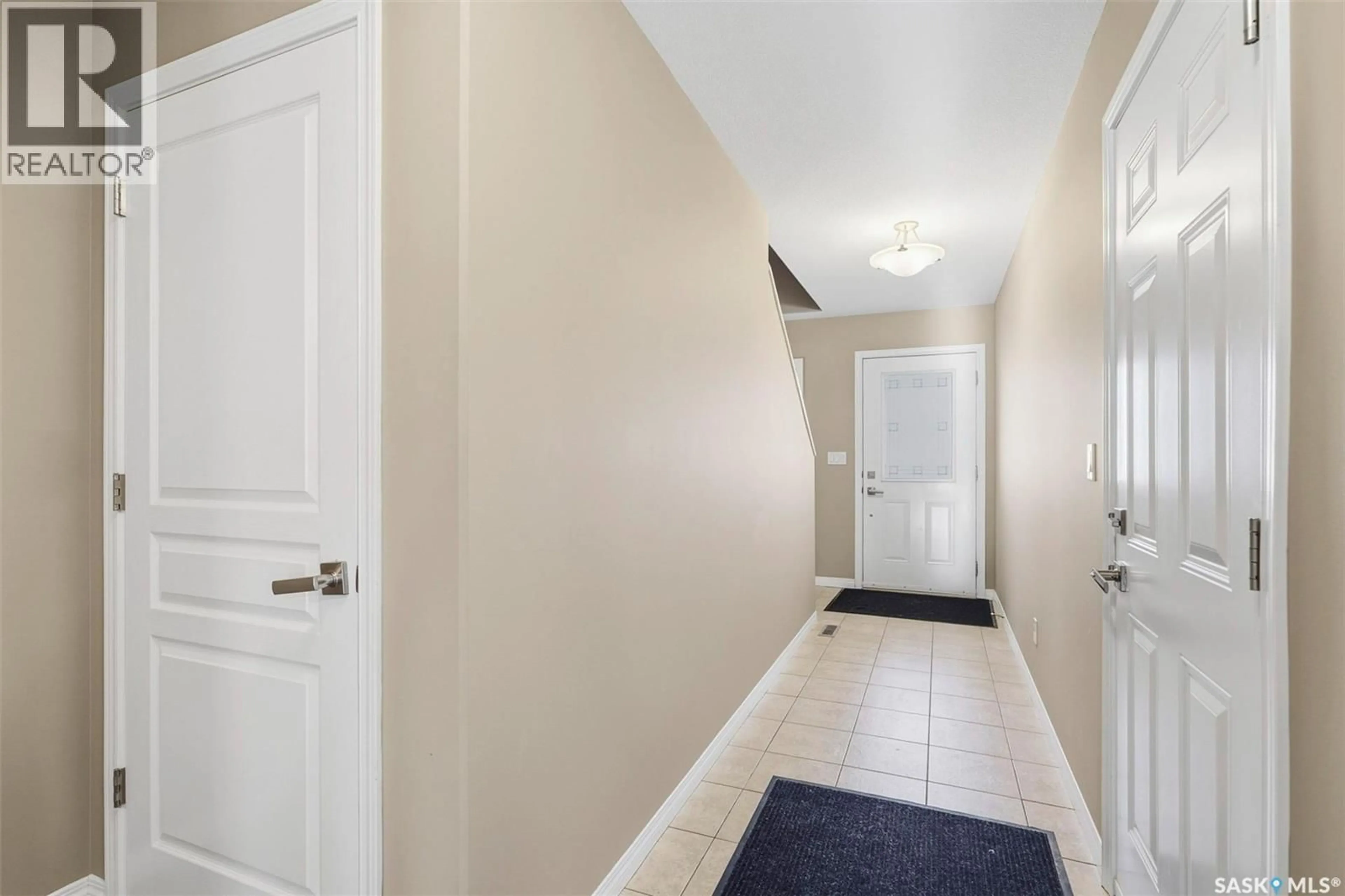 Indoor entryway for 7 DAWSON CRESCENT, Saskatoon Saskatchewan S7R0K1