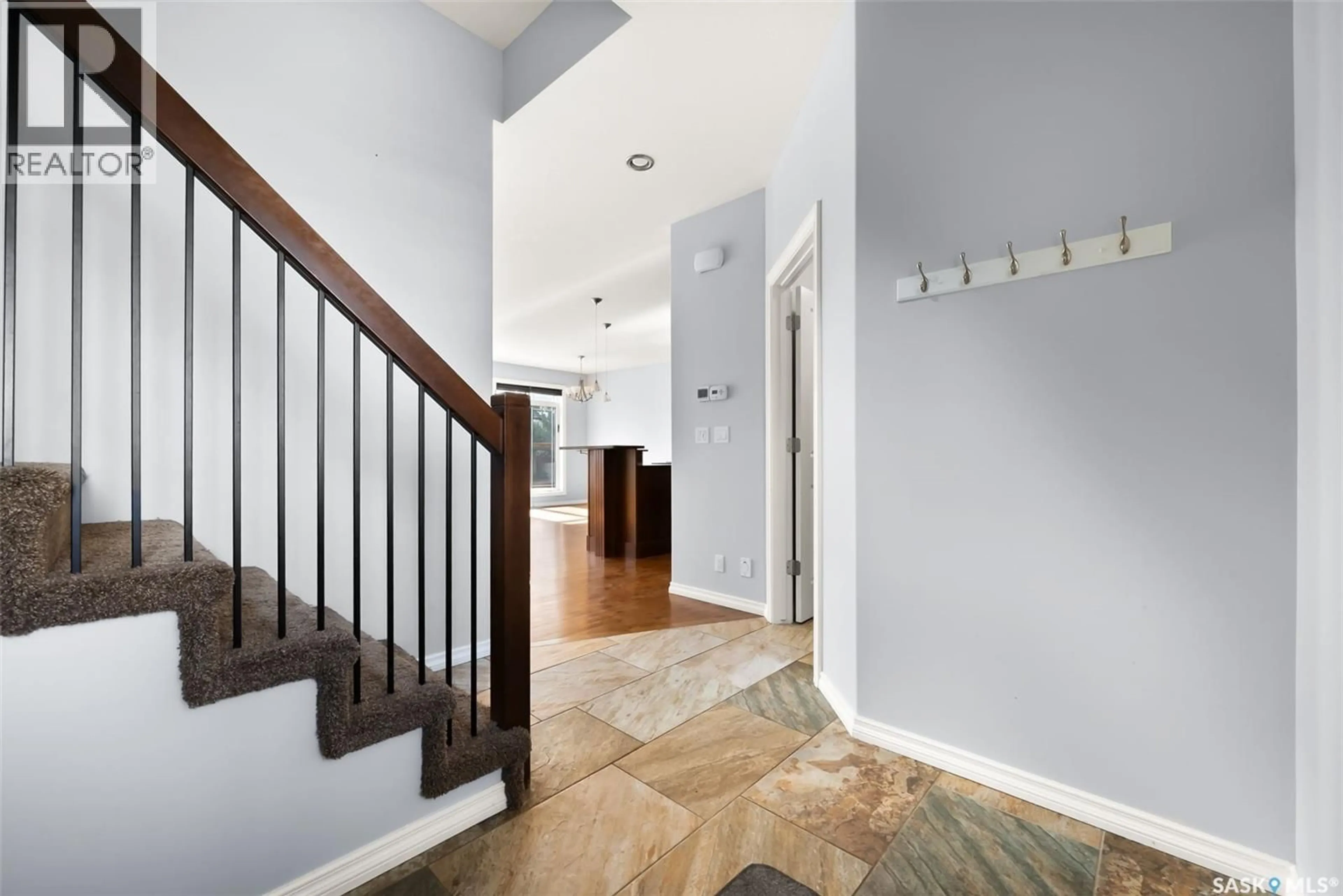 Indoor entryway for 6925 MAPLE RIDGE DRIVE, Regina Saskatchewan S4X4J2