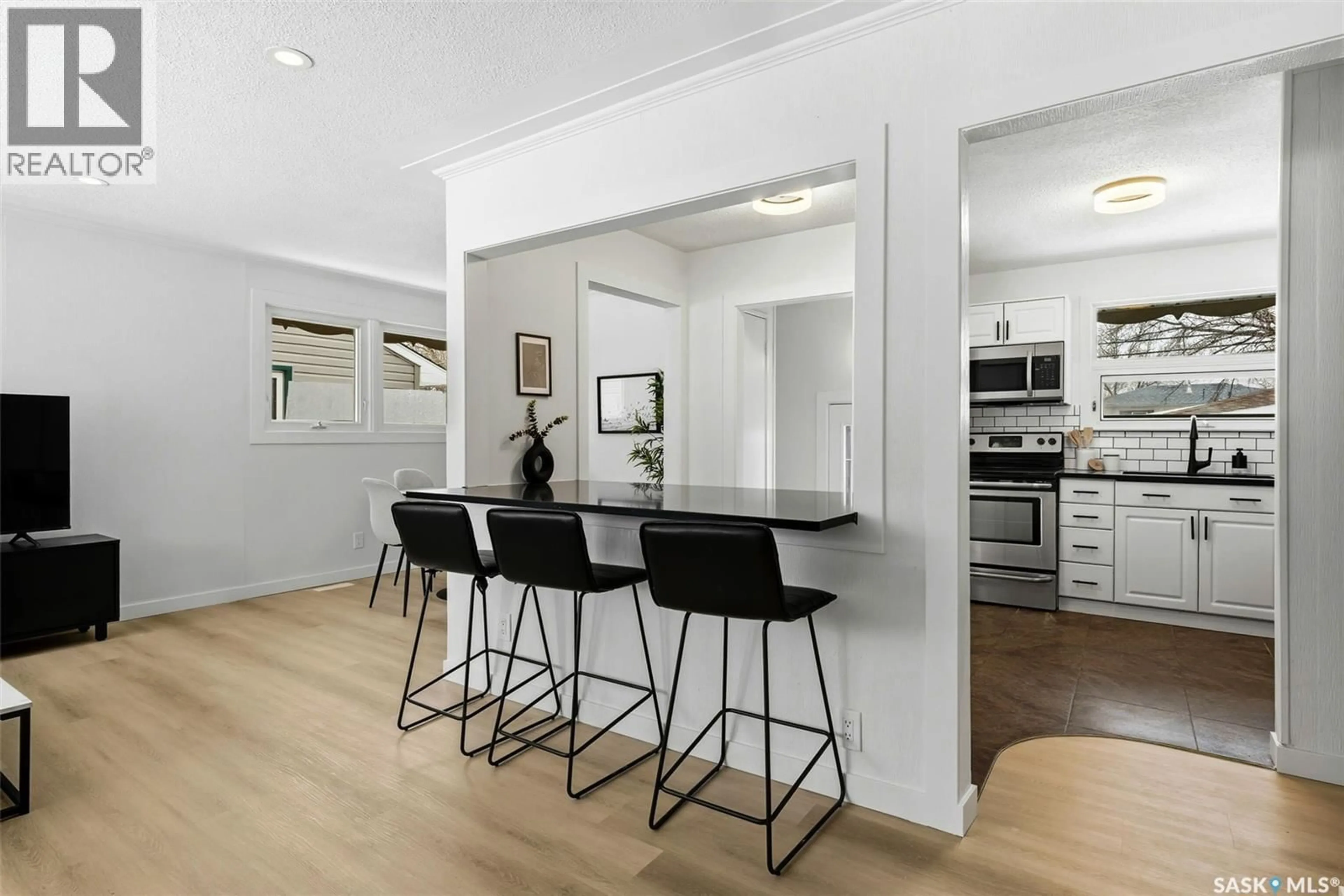 Open concept kitchen, unknown for 5012 1ST AVENUE, Regina Saskatchewan S4T0A5