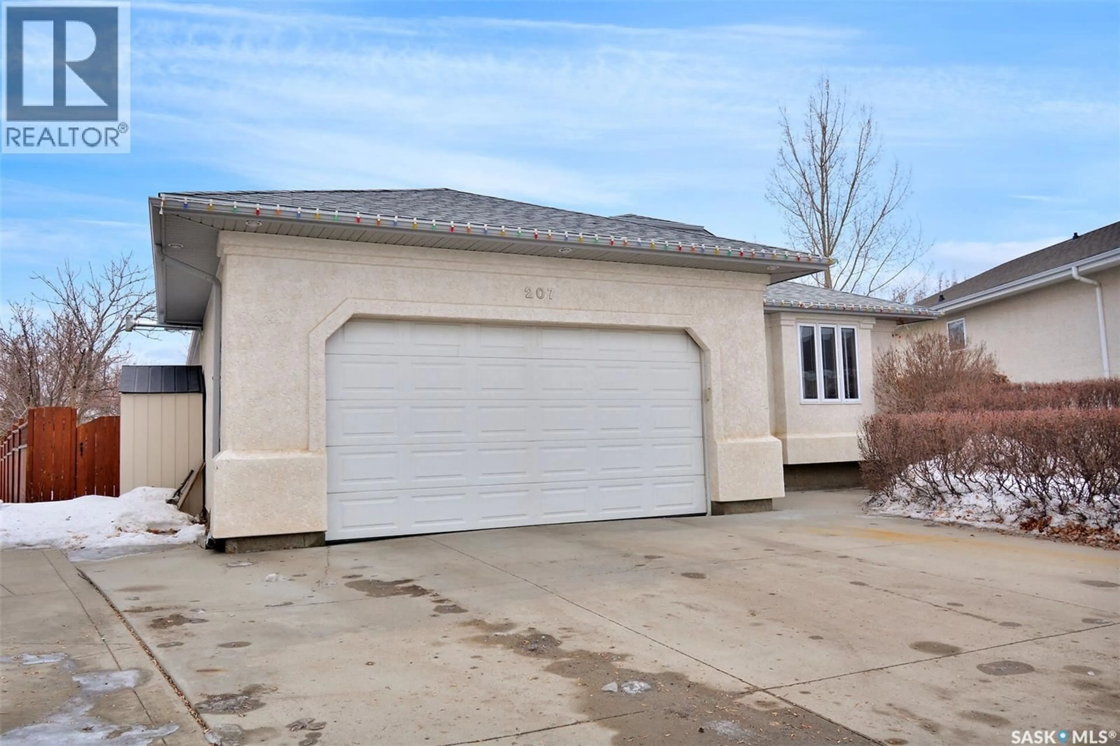 Indoor garage for 207 KUTZ CRESCENT, Saskatoon Saskatchewan S7N4S5