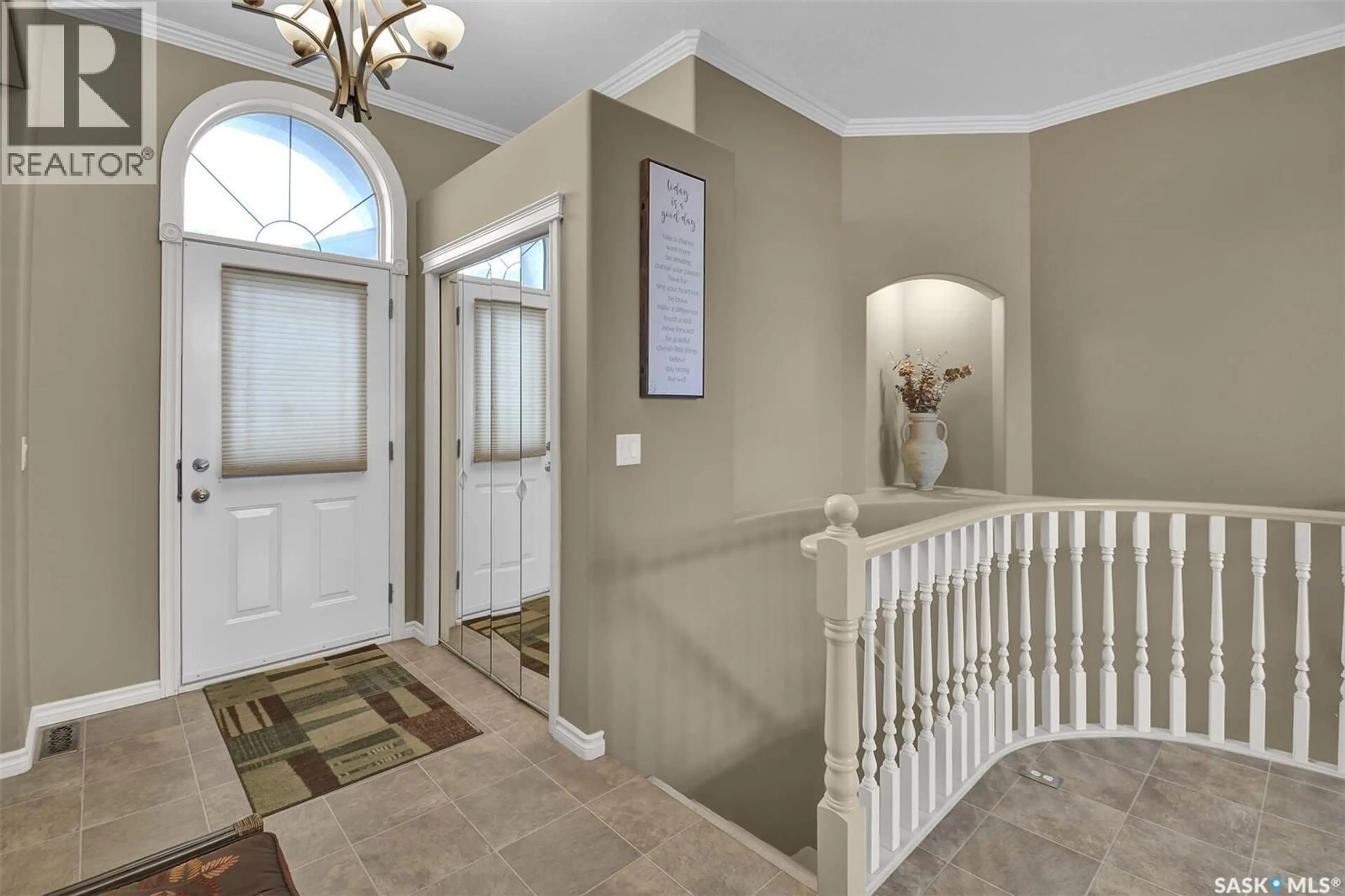 Indoor entryway for 207 KUTZ CRESCENT, Saskatoon Saskatchewan S7N4S5