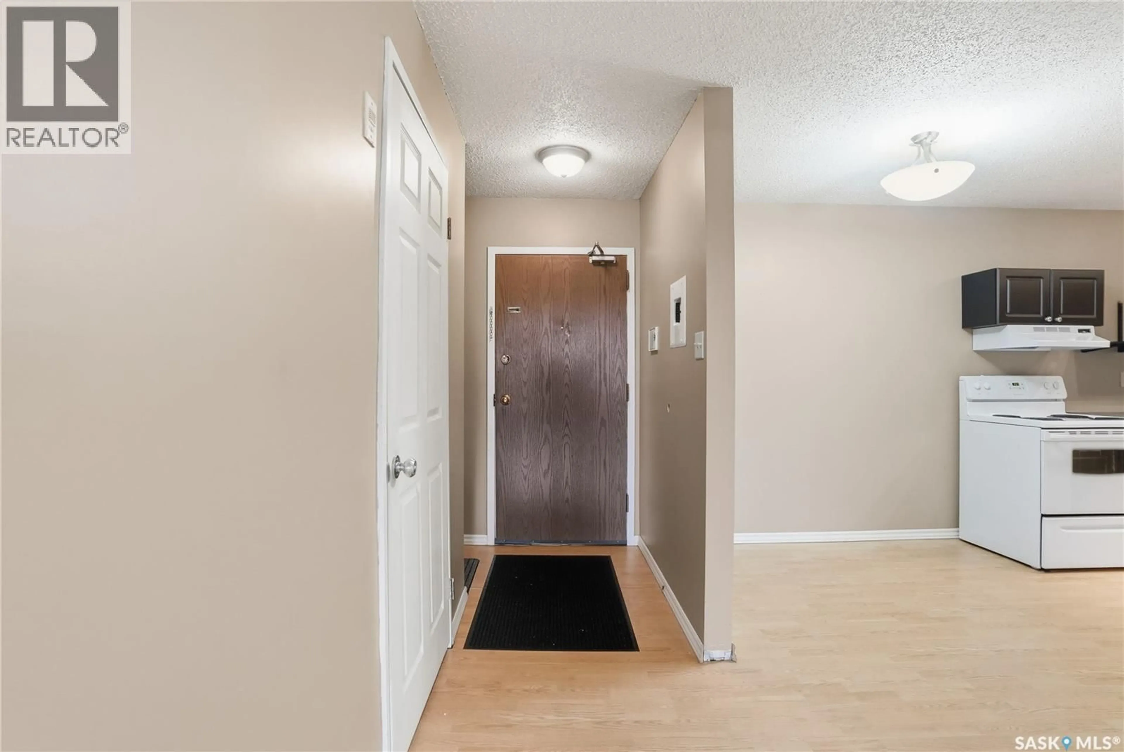 Indoor entryway for 306 - 529 X AVENUE, Saskatoon Saskatchewan S7M4P8