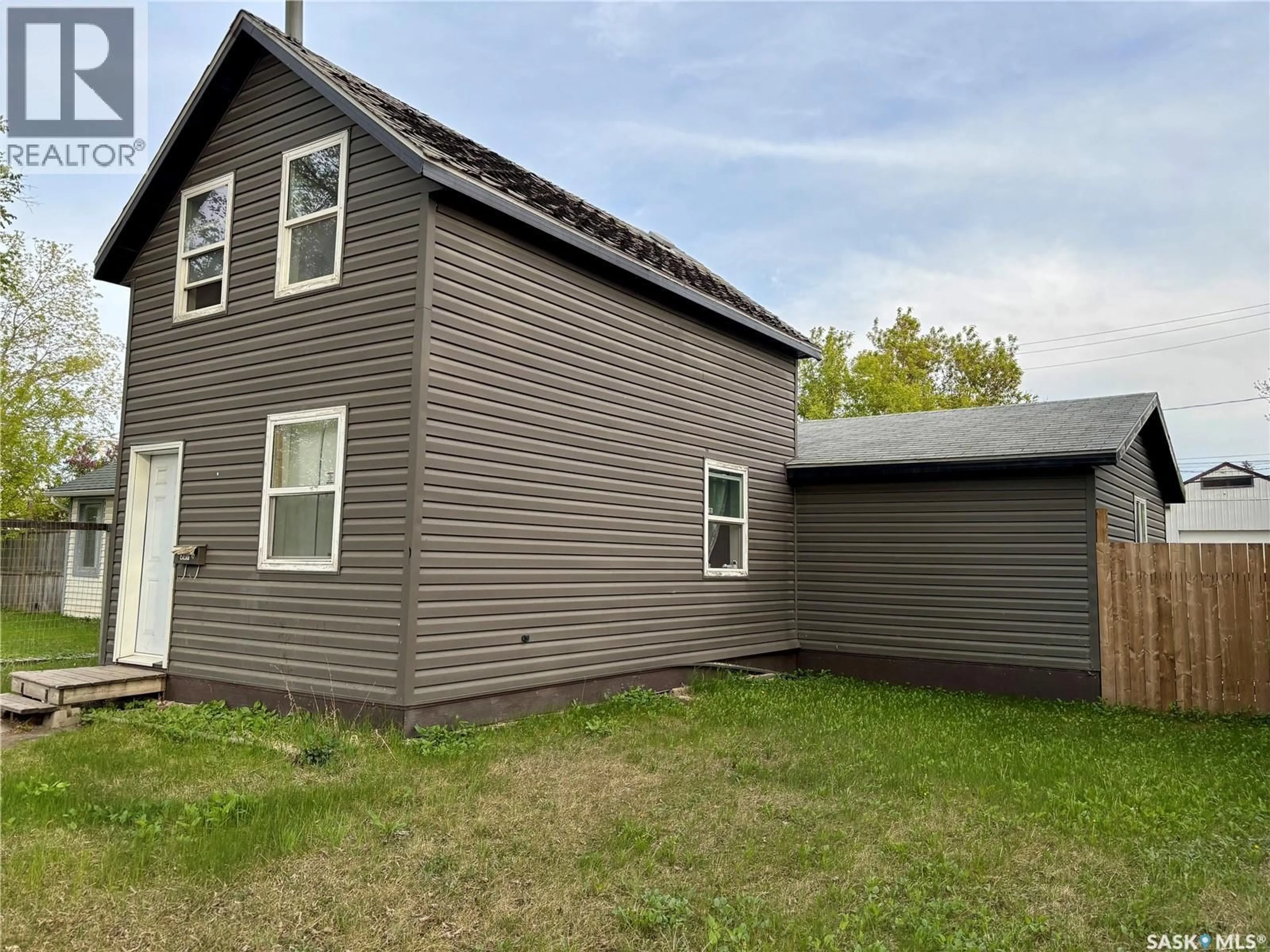 Home with vinyl exterior material, building for 307 15TH STREET, Prince Albert Saskatchewan S6V3R1