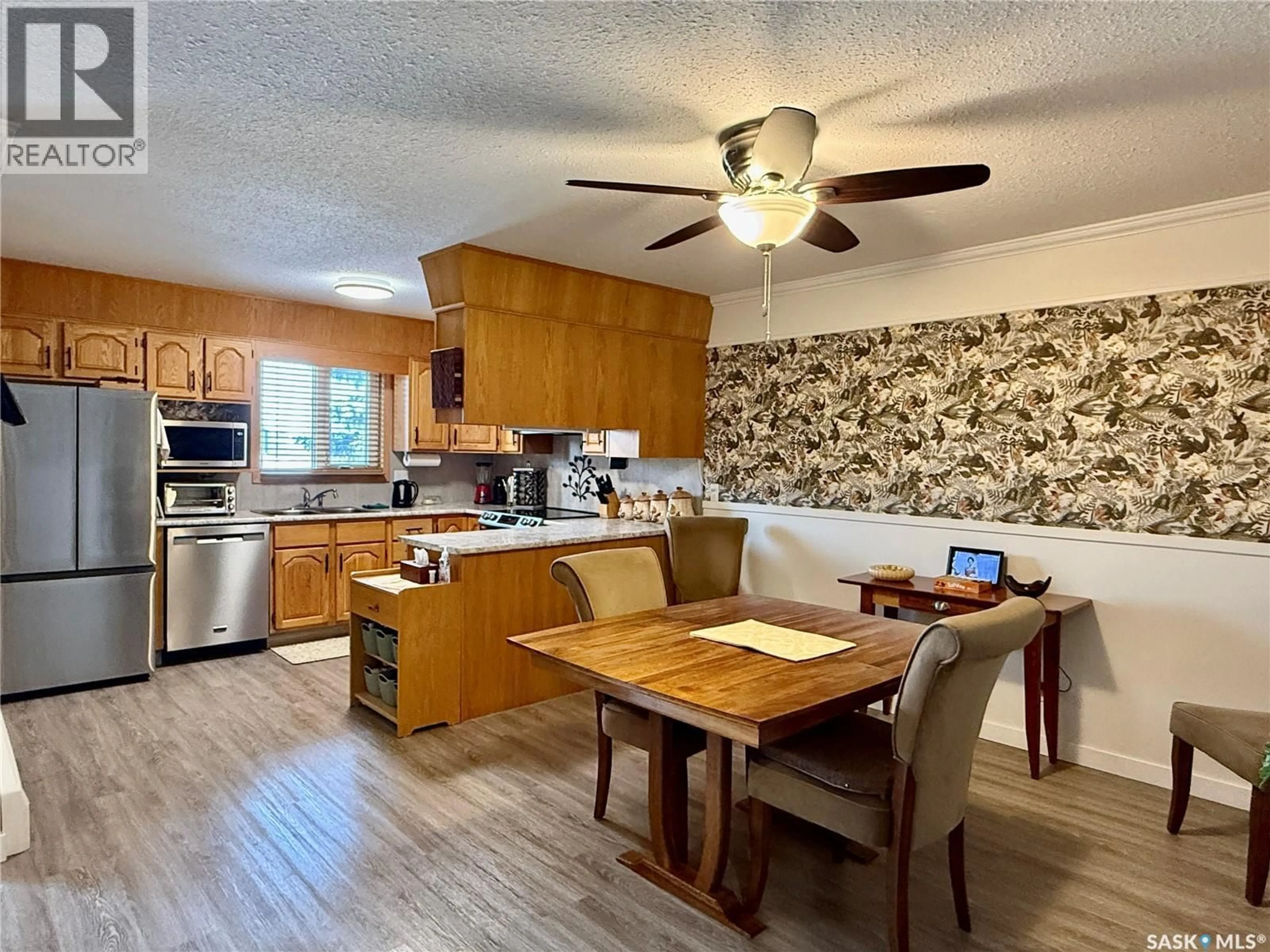 Open concept kitchen, wood/laminate floor for 103 2013 ARLINGTON AVENUE, Saskatoon Saskatchewan S7J2H6