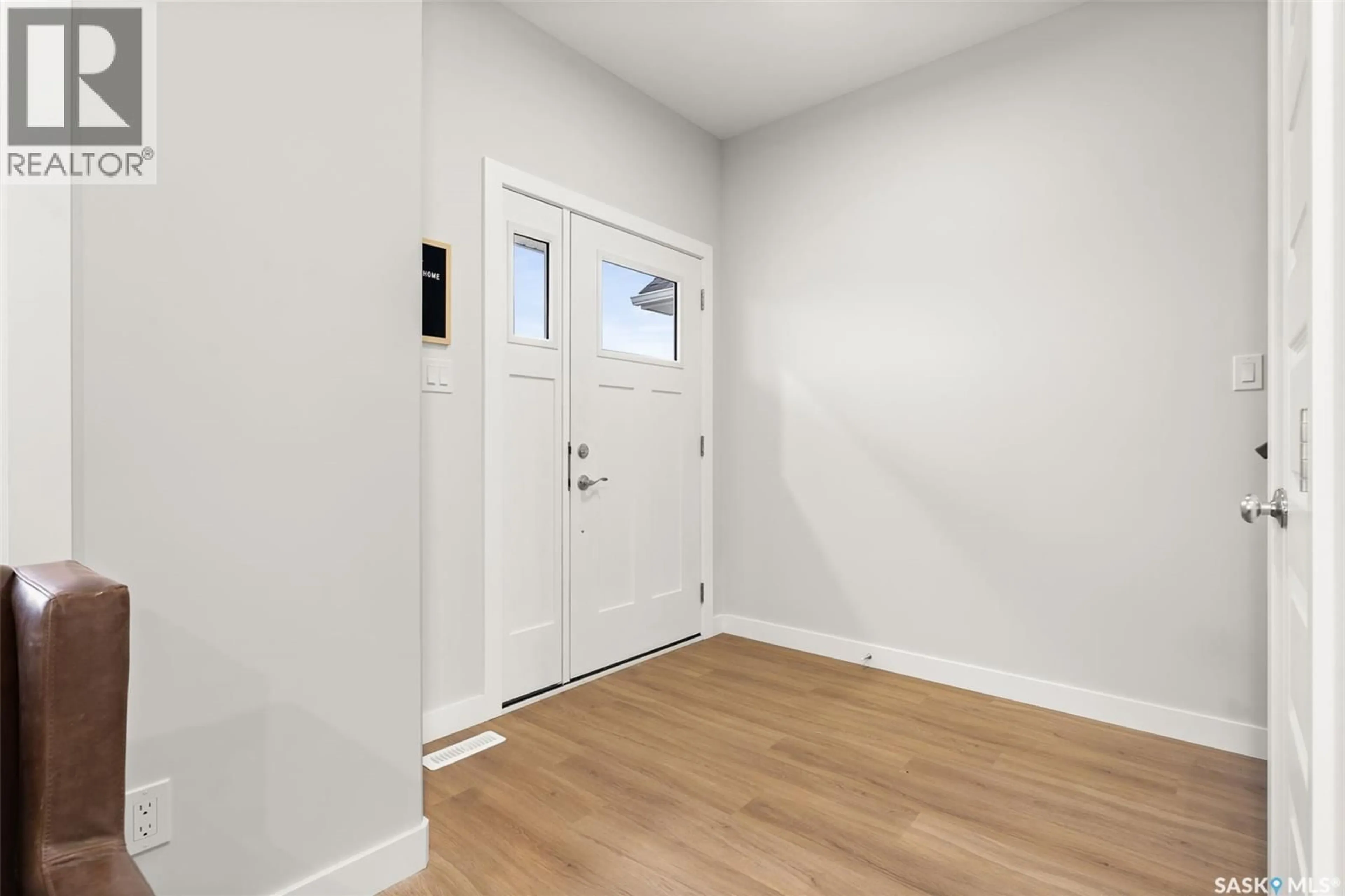 Indoor entryway for 3164 GREEN TURTLE ROAD, Regina Saskatchewan S4V4C5