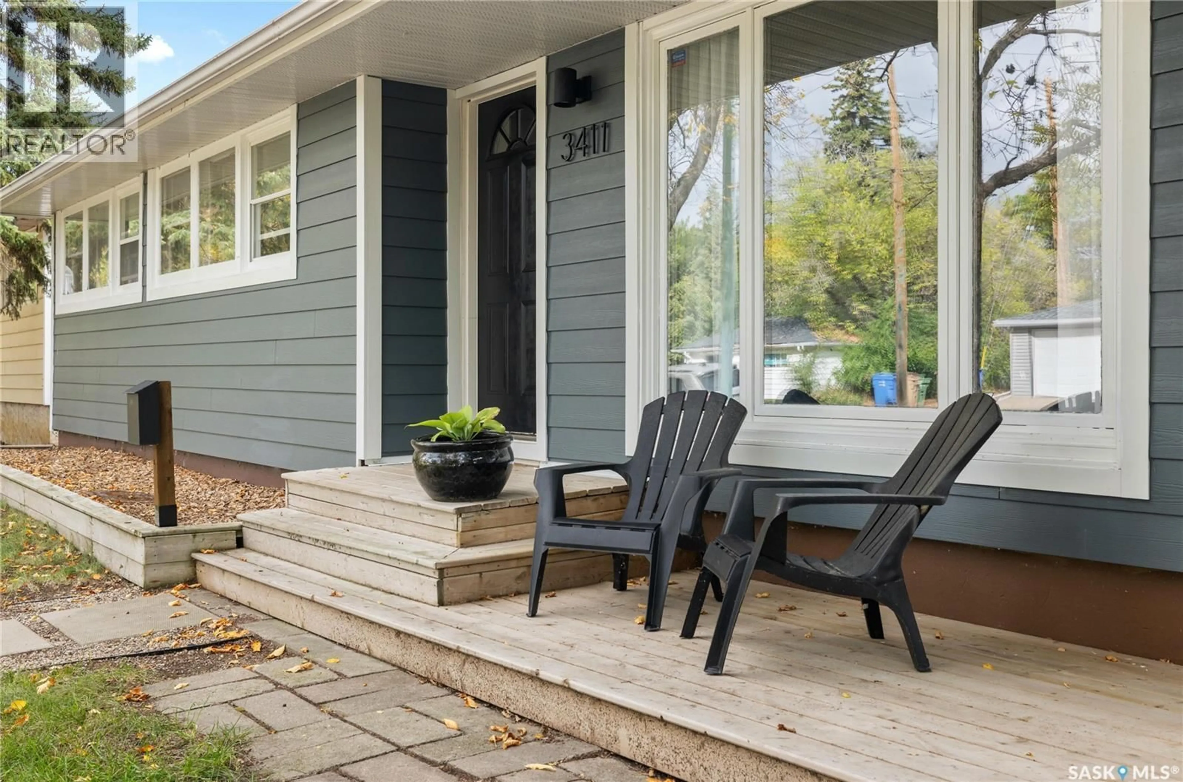 Patio, street for 3411 21ST AVENUE, Regina Saskatchewan S4S0T8