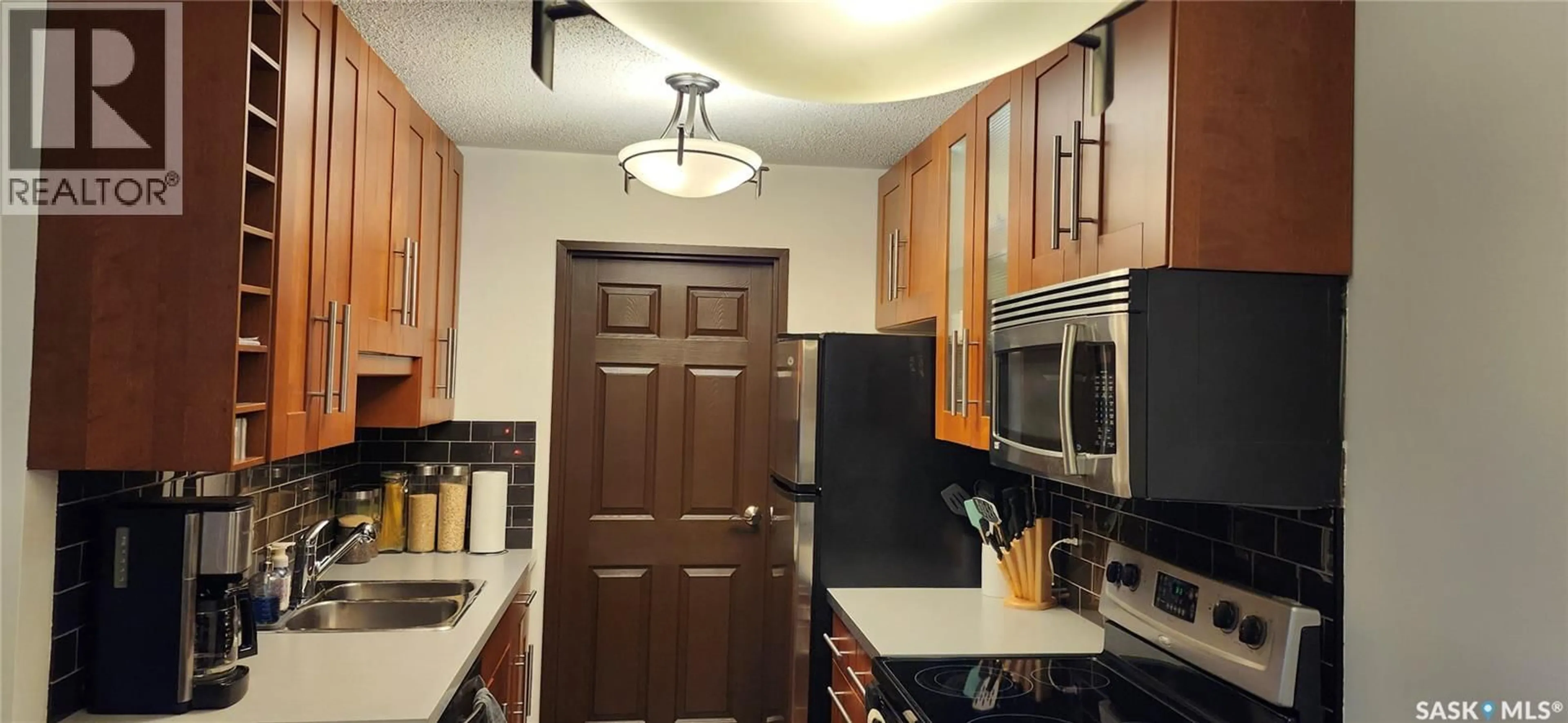 Standard kitchen, unknown for 802A - 206 KINGSMERE BOULEVARD, Saskatoon Saskatchewan S7J4B7