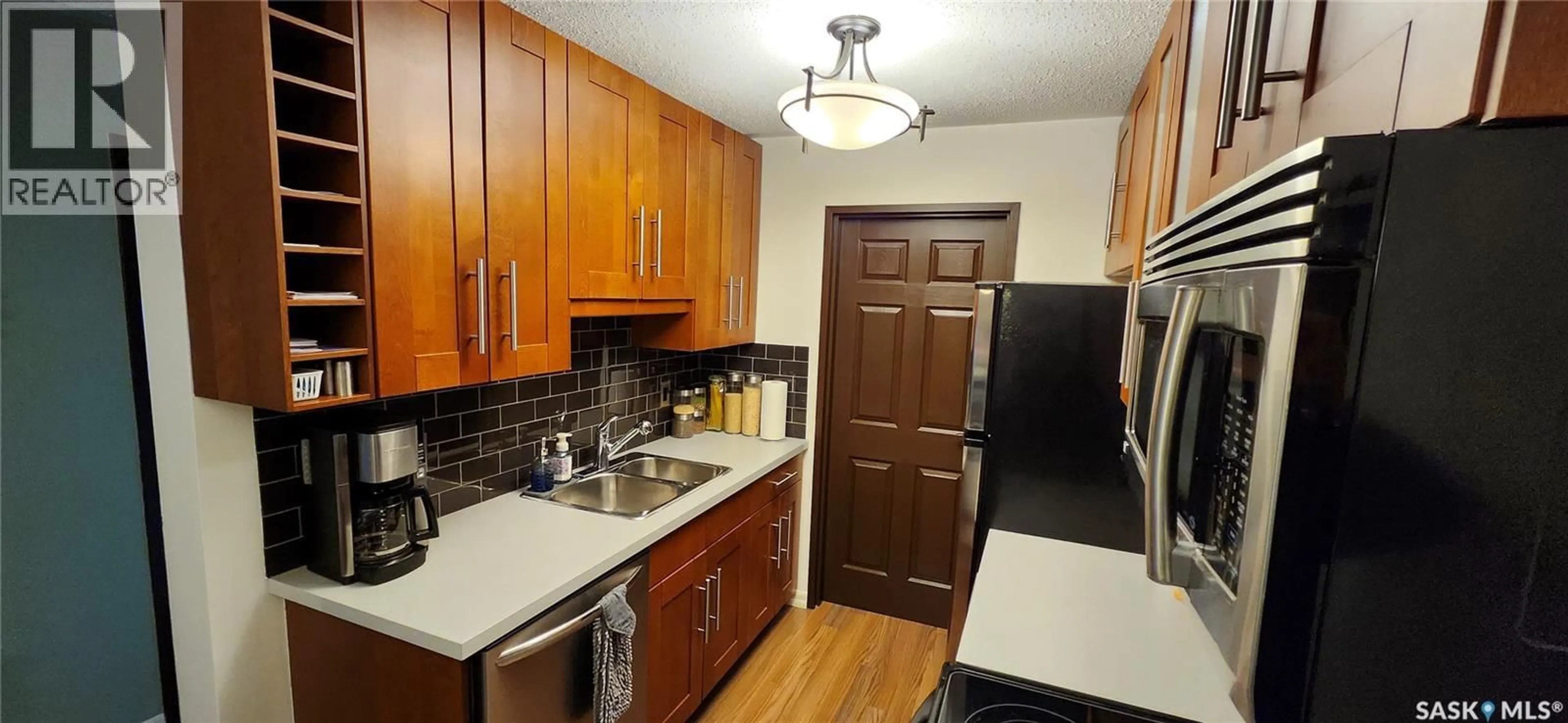 Standard kitchen, unknown for 802A - 206 KINGSMERE BOULEVARD, Saskatoon Saskatchewan S7J4B7