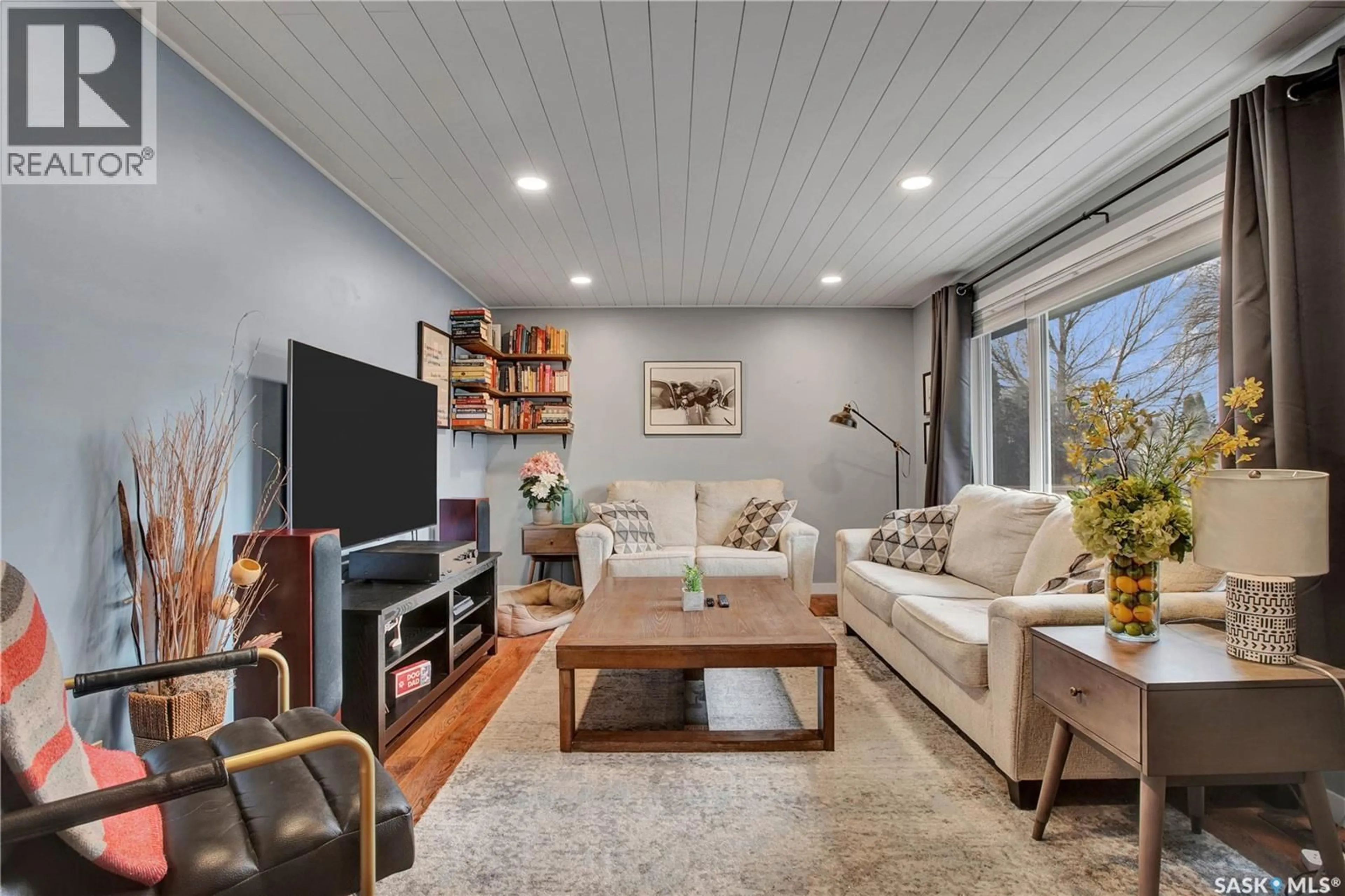 Living room with furniture, unknown for 857 CENTRE EAST, Saskatoon Saskatchewan S7J2Z8