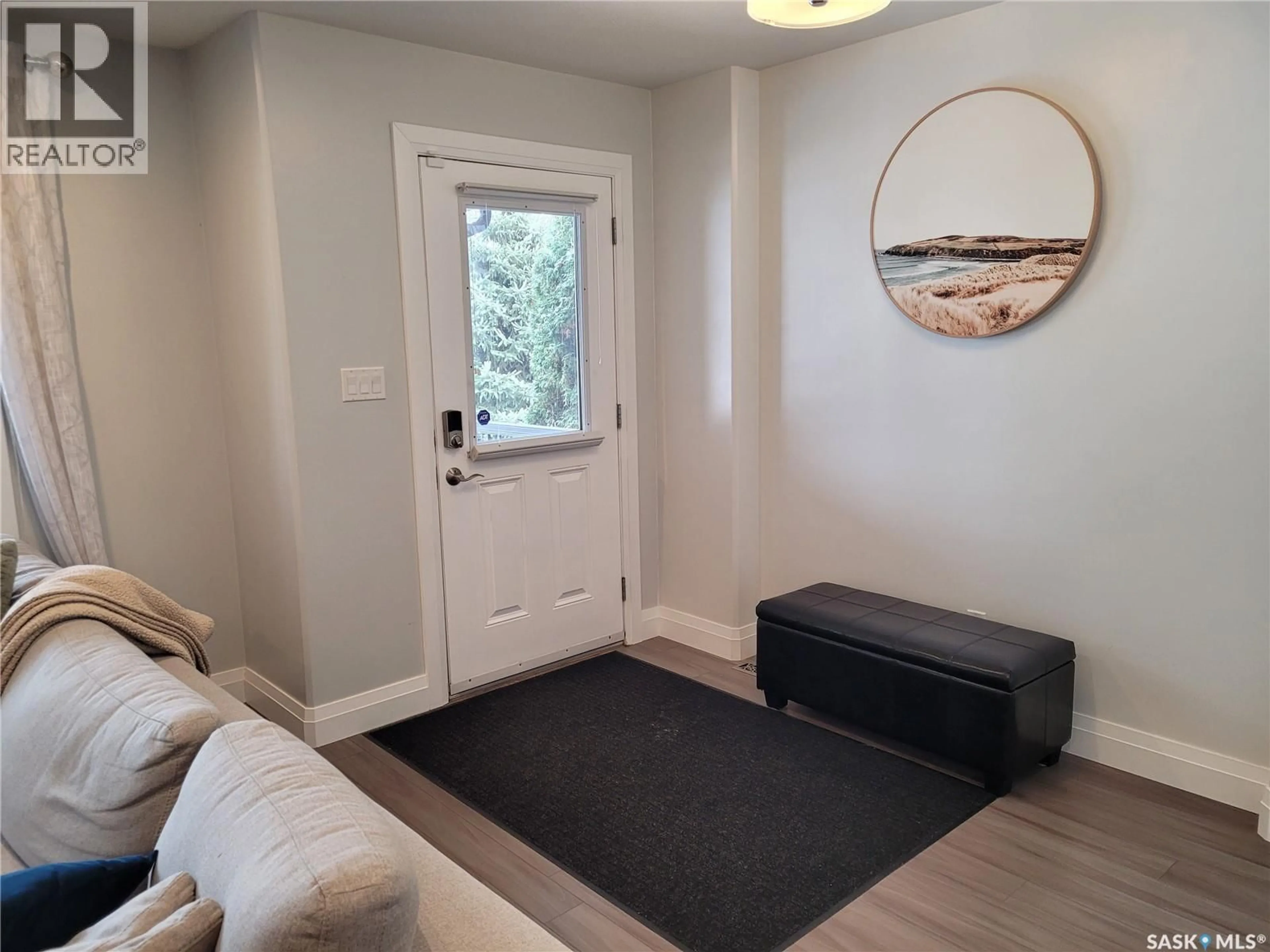 Indoor entryway for 1229 2ND AVENUE N, Saskatoon Saskatchewan S7K2E3