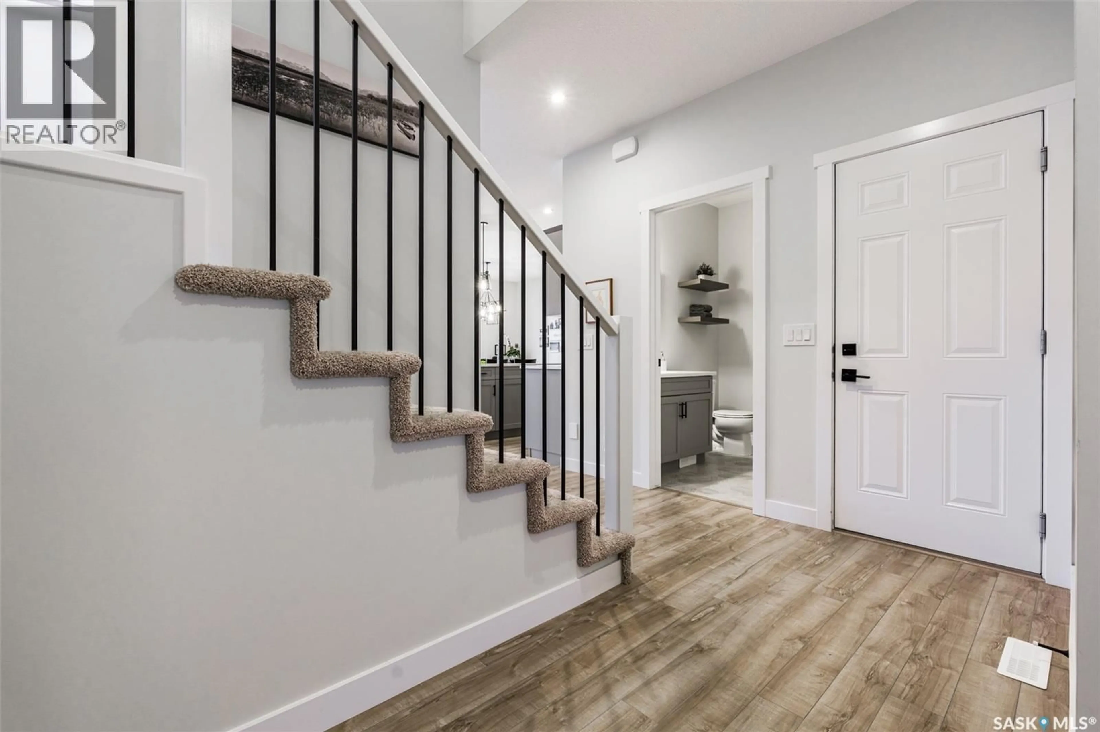 Indoor entryway for 343 STILLING MANOR, Saskatoon Saskatchewan S7V0Y8