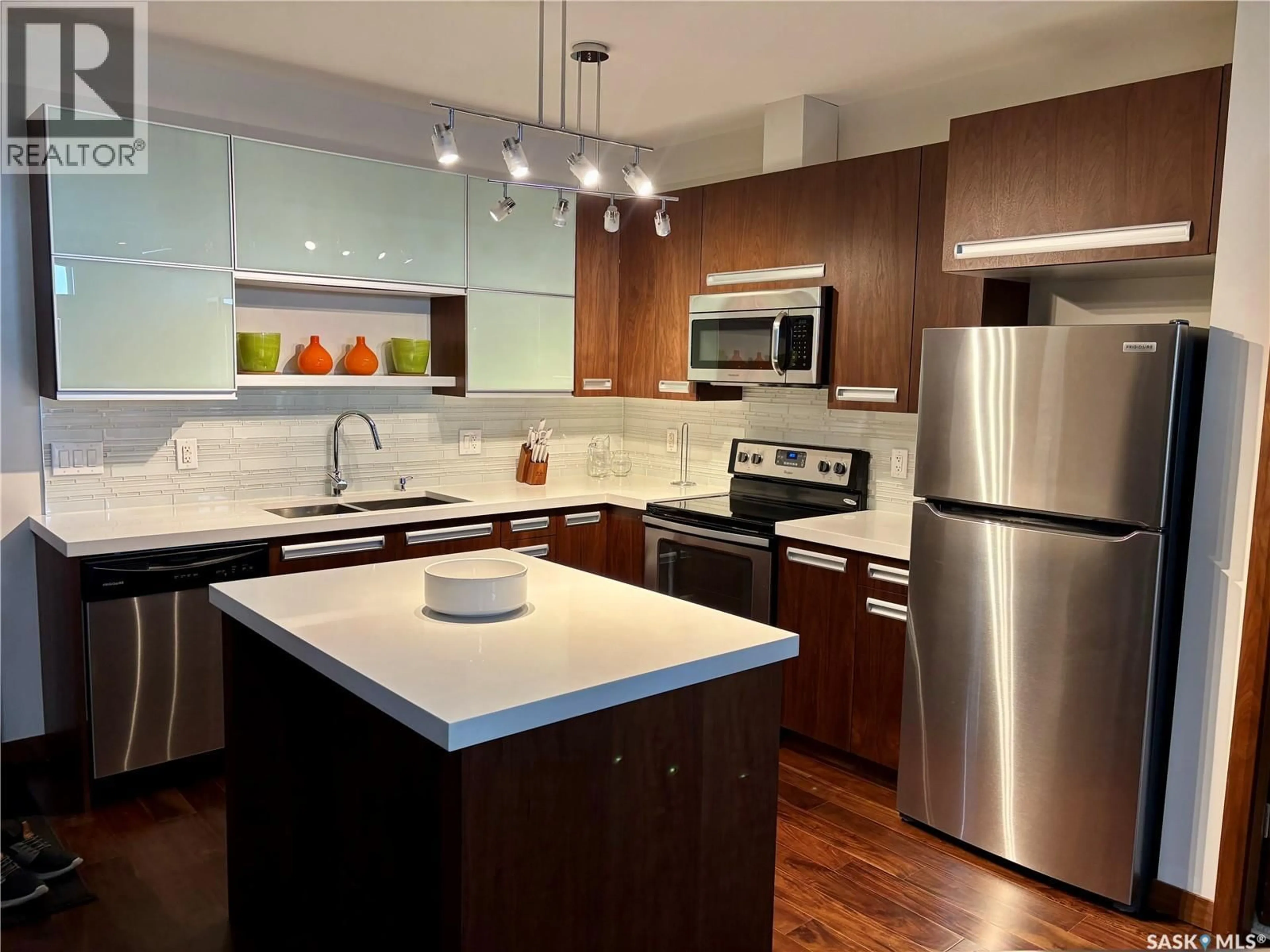 Contemporary kitchen, unknown for 203 - 2101 HESELTINE ROAD, Regina Saskatchewan S4V3H1