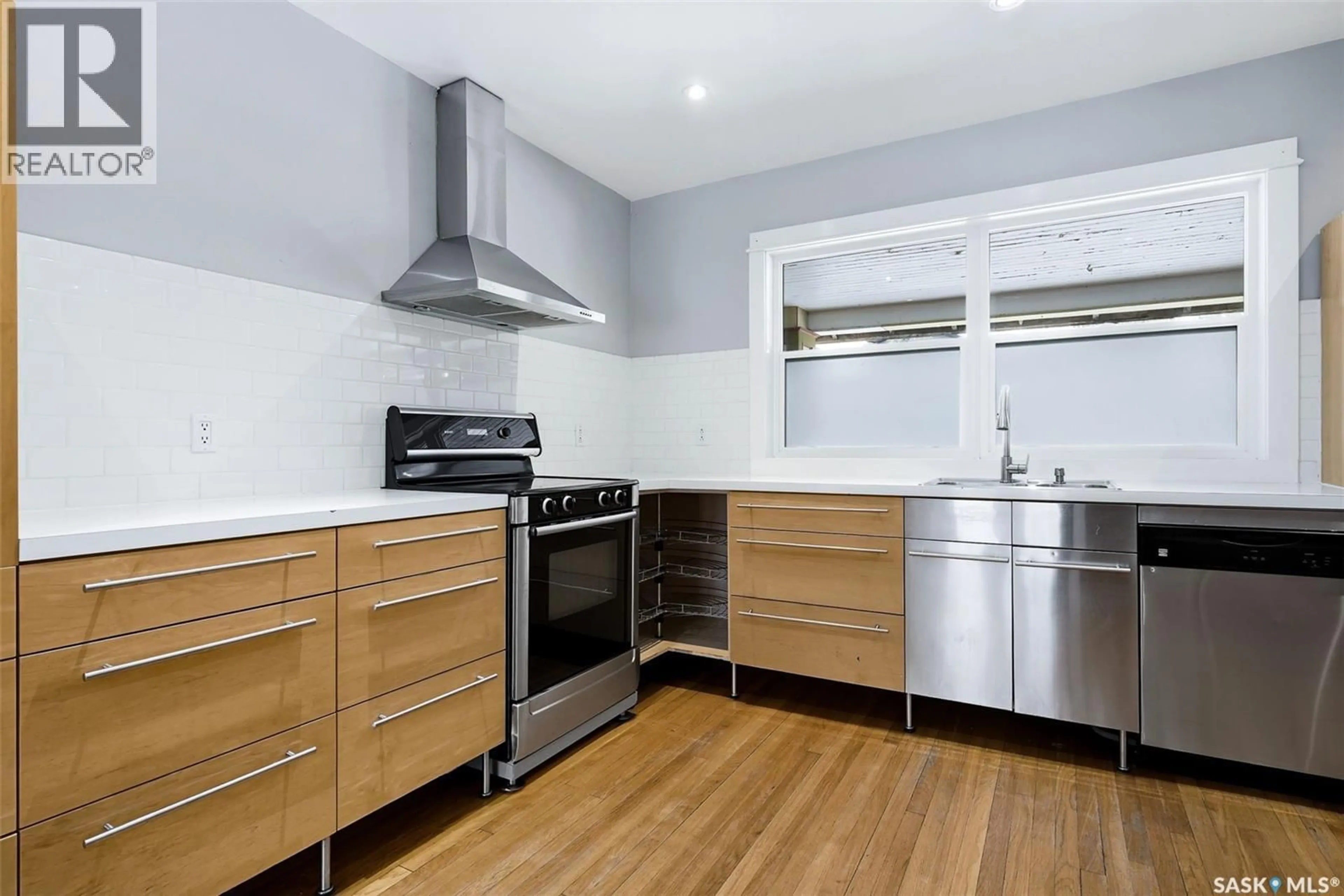 Standard kitchen, wood/laminate floor for 2255 MONTREAL STREET, Regina Saskatchewan S4P1L7