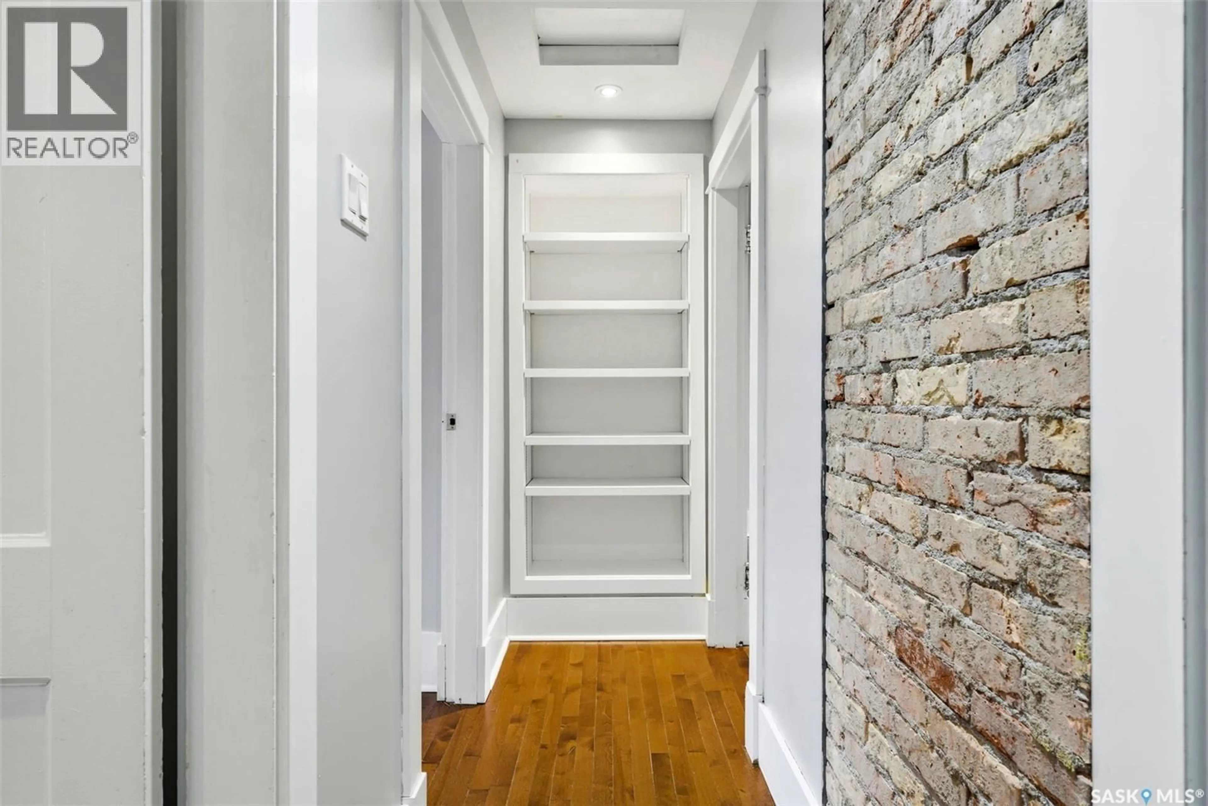 Indoor entryway for 2255 MONTREAL STREET, Regina Saskatchewan S4P1L7