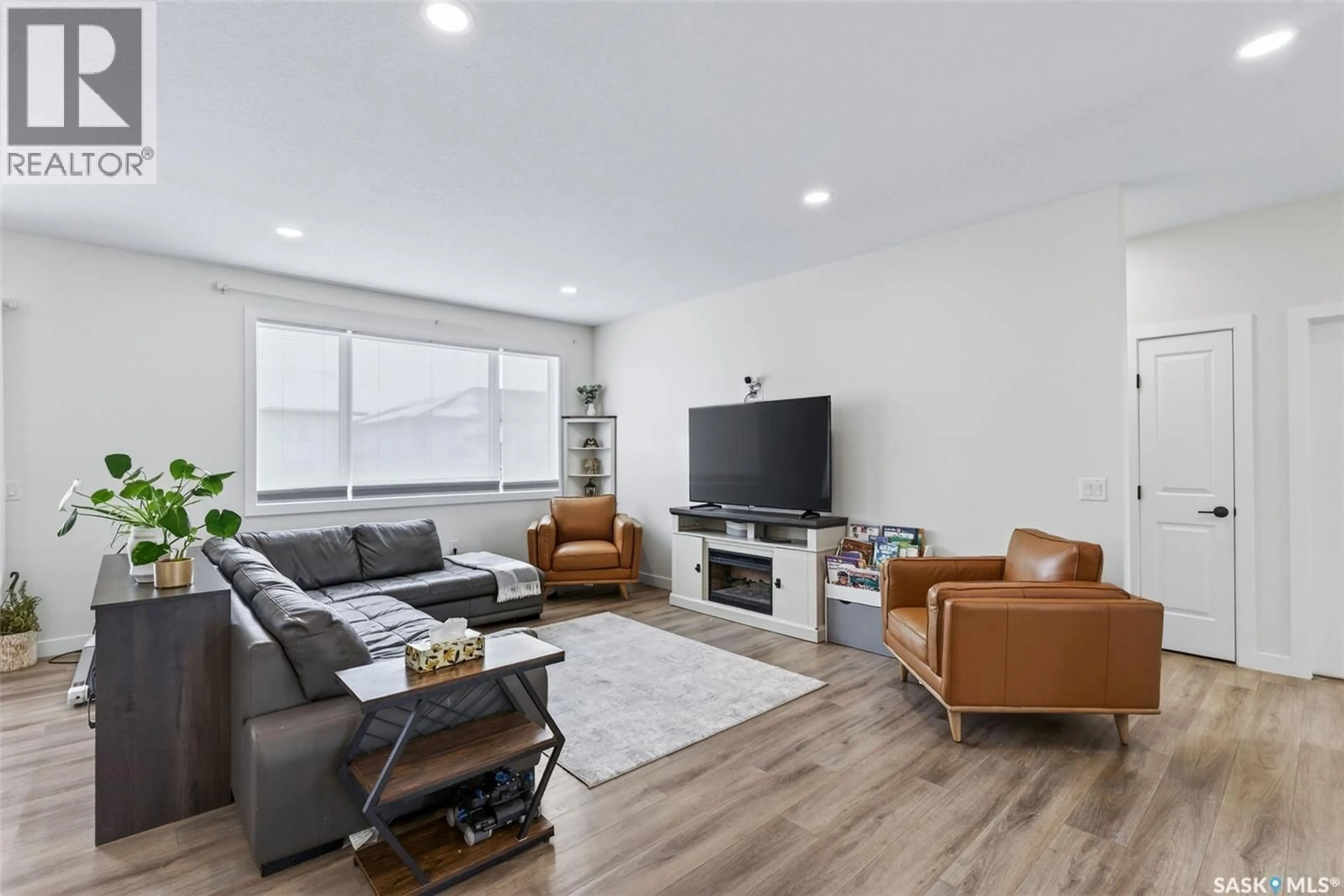 Living room with furniture, unknown for 498 16TH AVENUE, Humboldt Saskatchewan S0K2A0