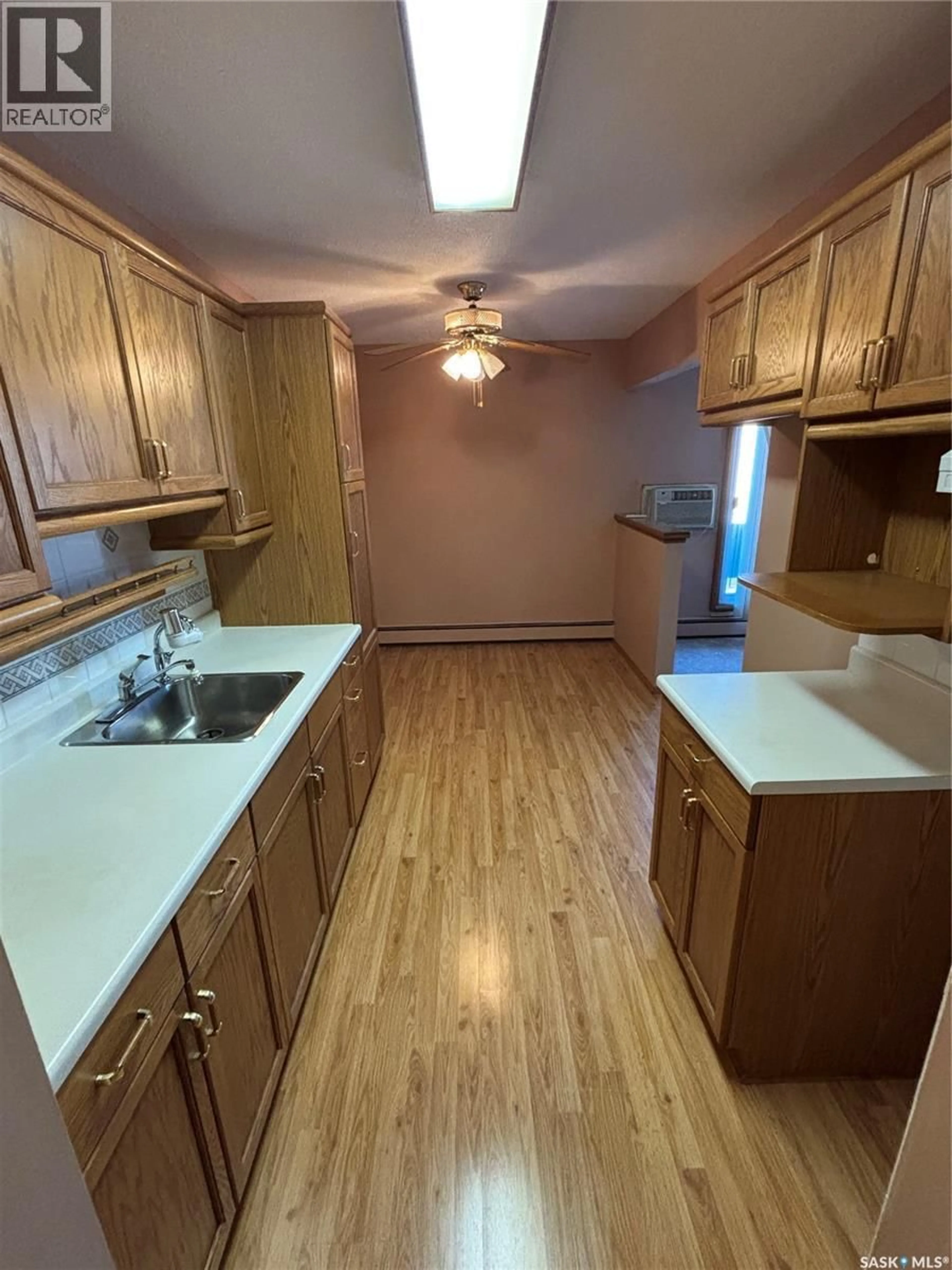 Standard kitchen, unknown for 31 26 SHAW STREET, Regina Saskatchewan S4R3M4