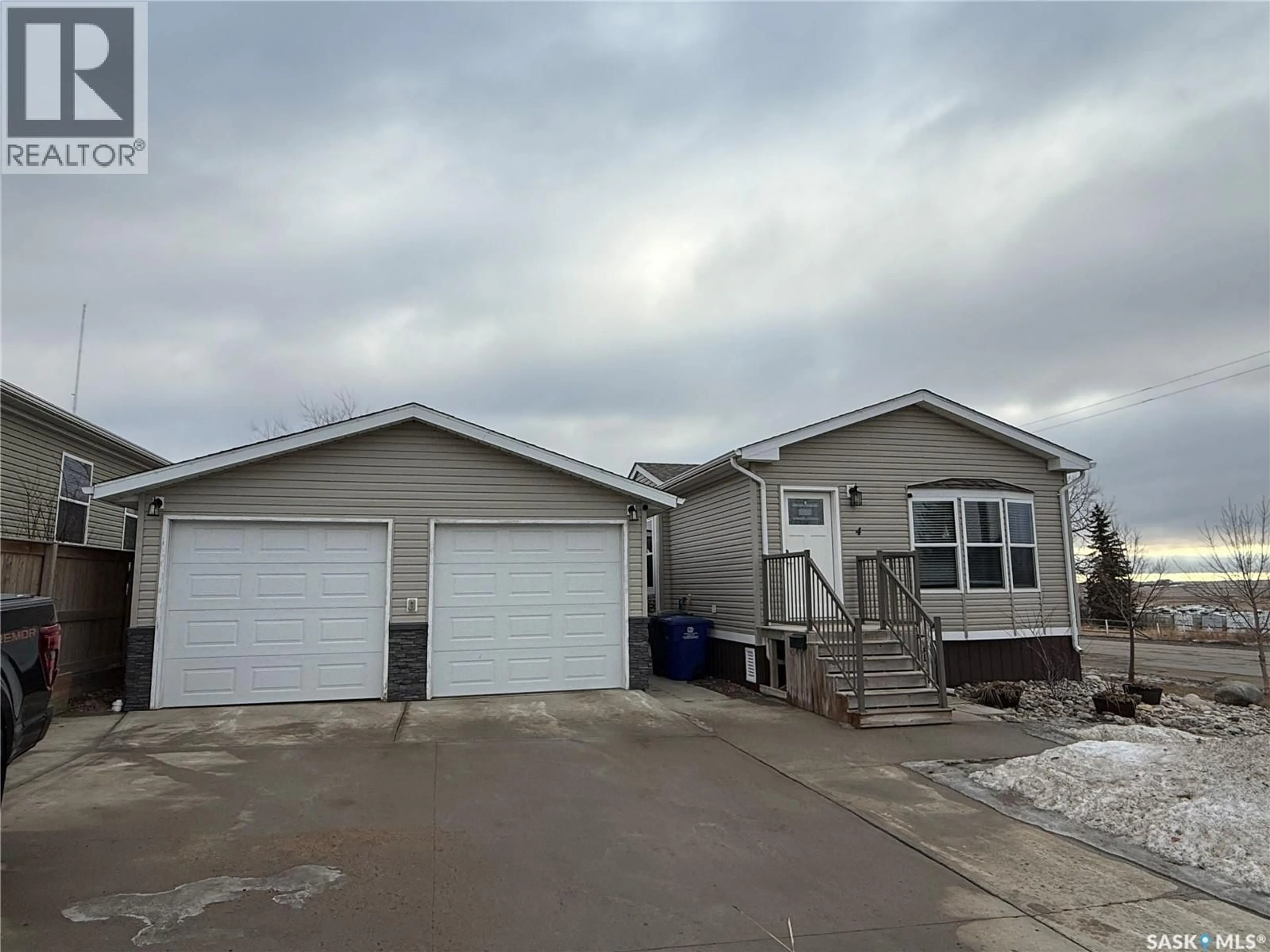 Home with vinyl exterior material, street for 4 7TH AVENUE, Weyburn Saskatchewan S4H1Z2