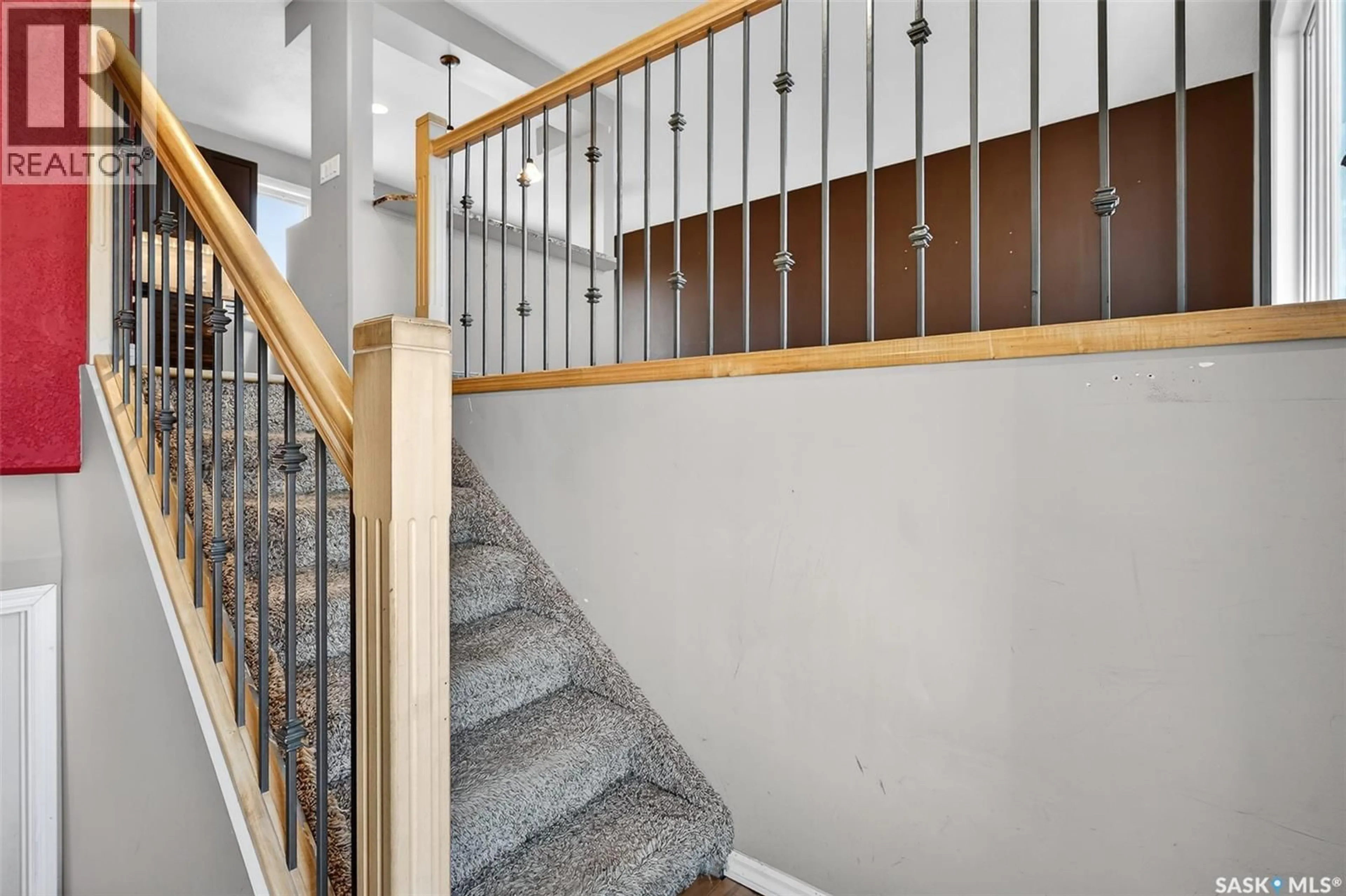 Stairs for 941 14TH AVENUE, Moose Jaw Saskatchewan S6H7R7