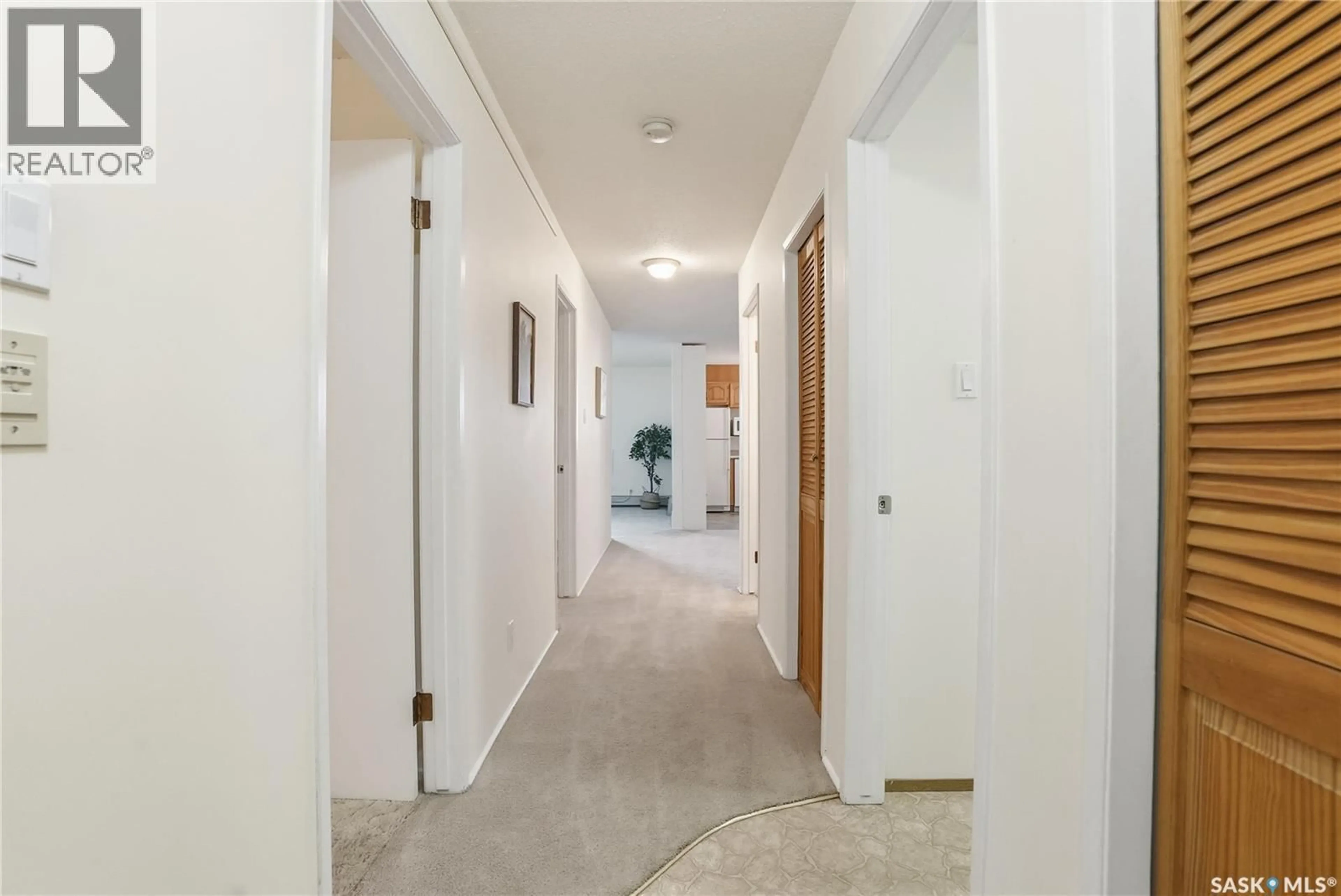 Indoor foyer for 206 - 3130 LOUISE STREET, Saskatoon Saskatchewan S7J3L8