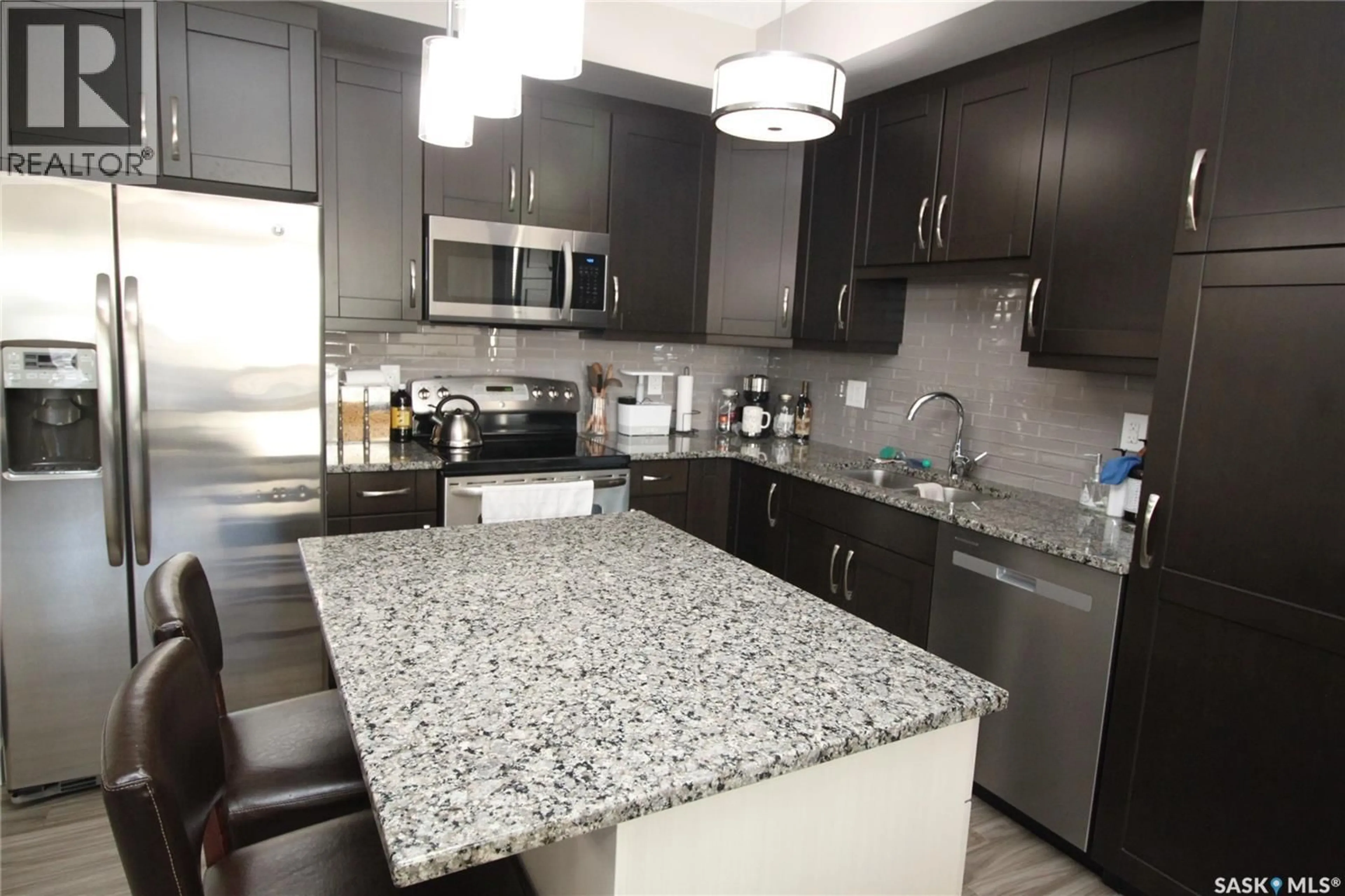 Contemporary kitchen, ceramic/tile floor for 1035 - 317 MOSS AVENUE, Saskatoon Saskatchewan S7H2E5