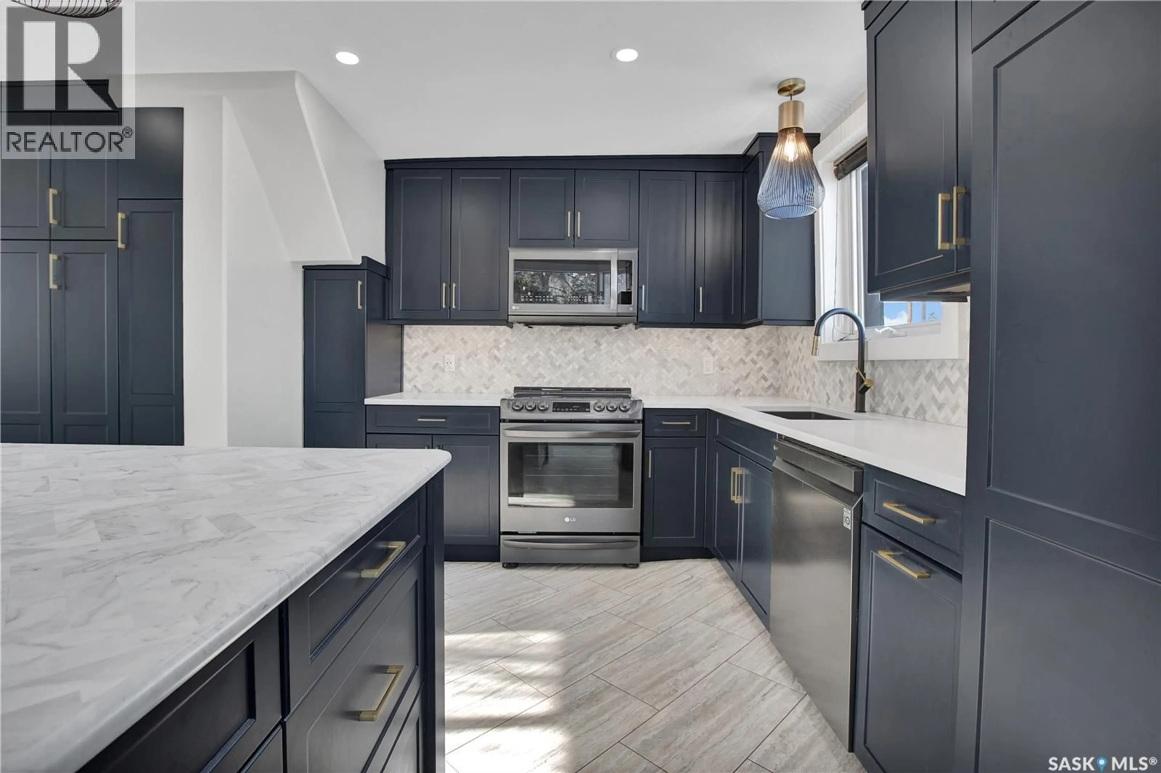 Contemporary kitchen, ceramic/tile floor for 1041 L AVENUE, Saskatoon Saskatchewan S7L2R7