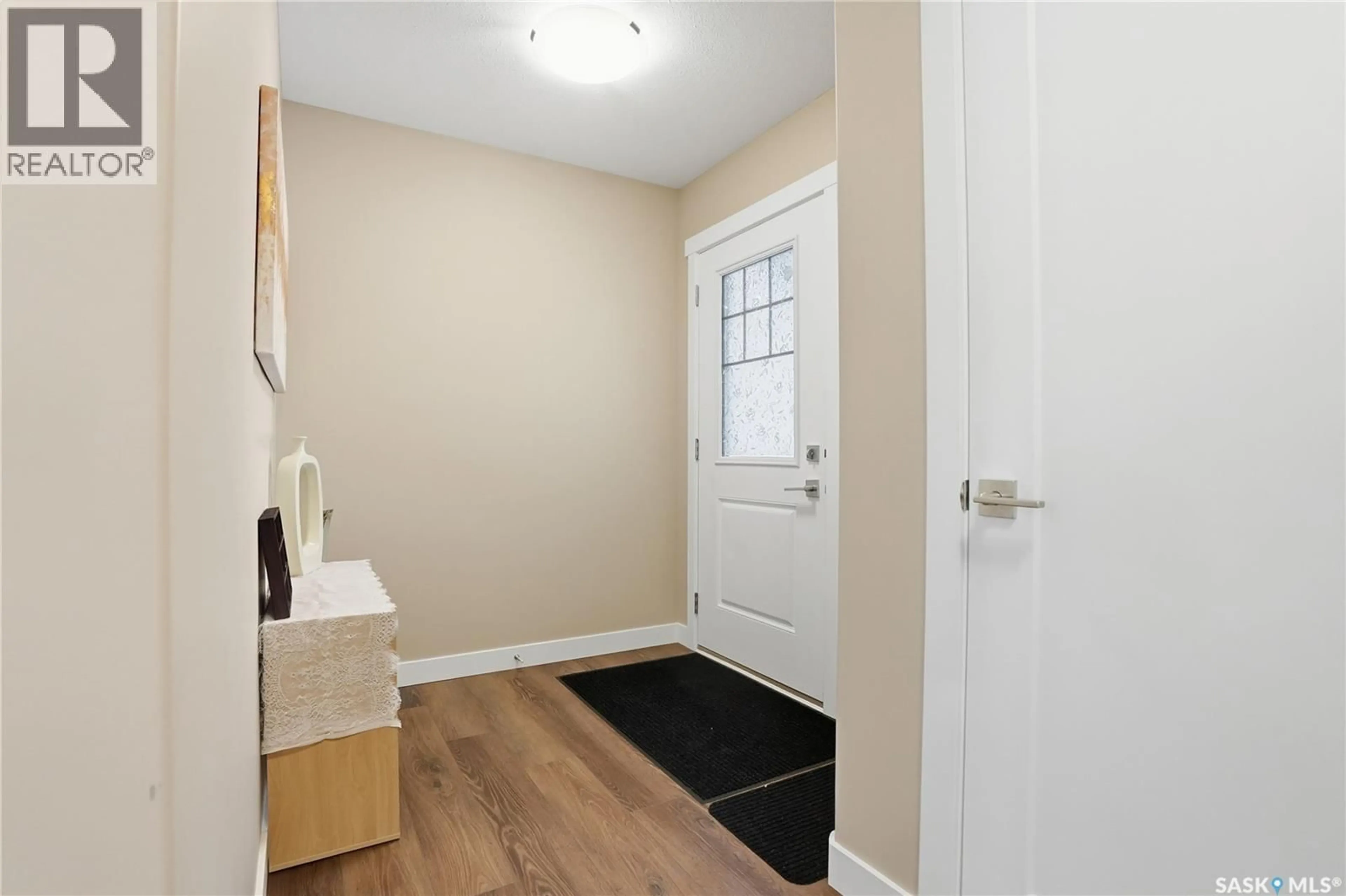 Indoor entryway for 474 SCHMEISER BEND, Saskatoon Saskatchewan S7V1N6