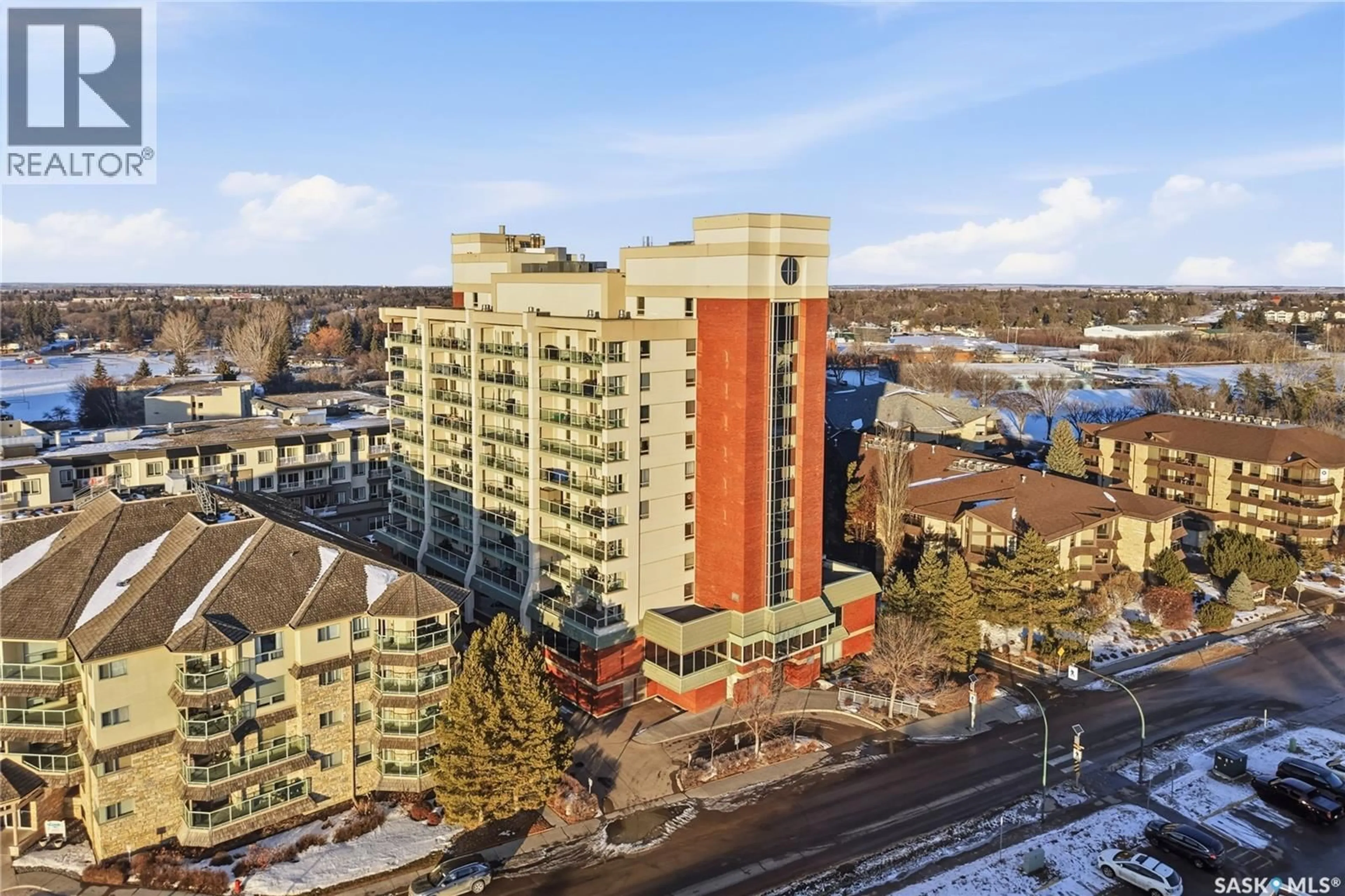 A pic from outside/outdoor area/front of a property/back of a property/a pic from drone, building for 2221 - 501 ADELAIDE STREET E, Saskatoon Saskatchewan S7J5L9