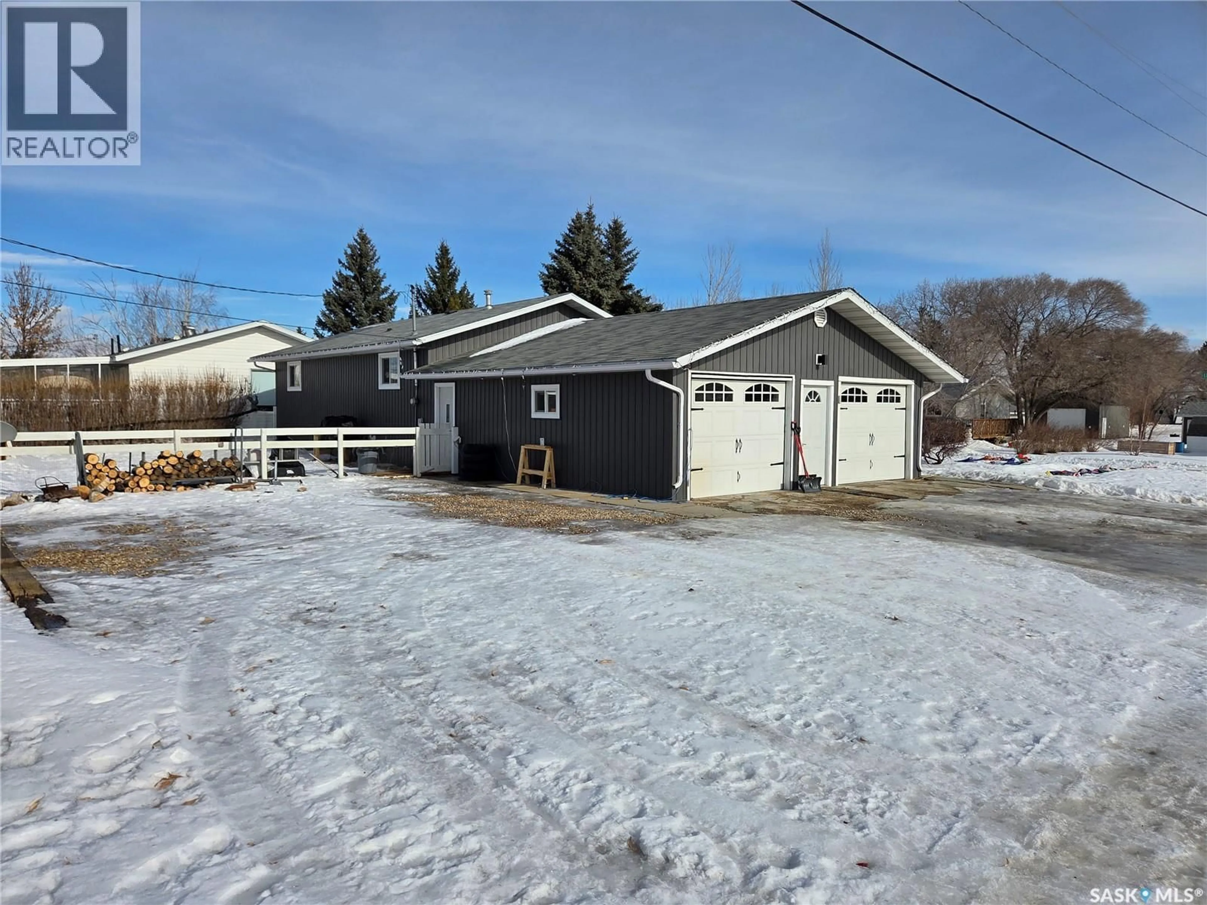 Unknown for 34 LUMSDEN STREET, Manor Saskatchewan S0C1R0
