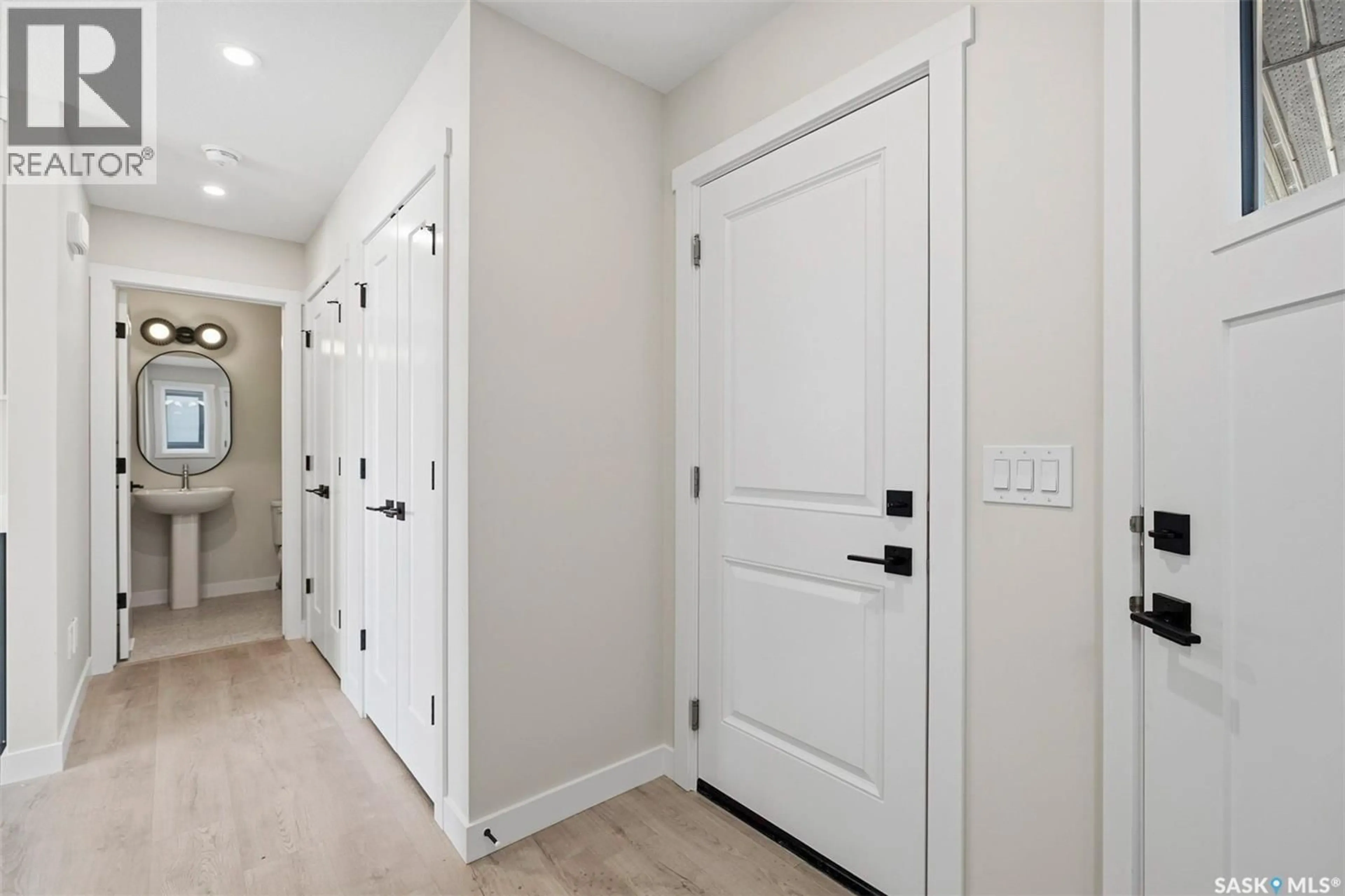 Indoor entryway for 155 - 416 MCFAULL WAY, Saskatoon Saskatchewan S7V0Y2