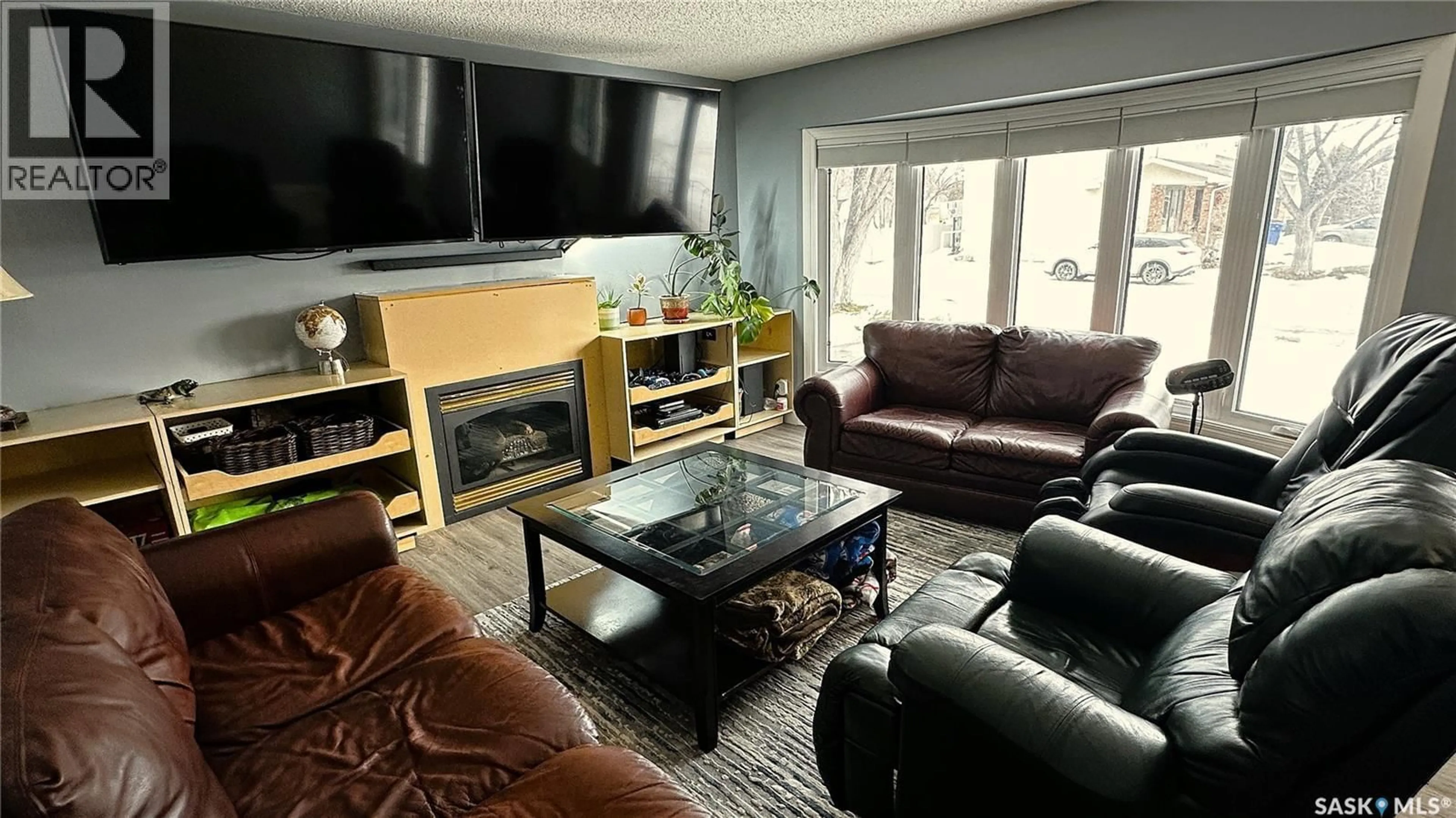 Living room with furniture, unknown for 131 DUNSMORE DRIVE, Regina Saskatchewan S4R7G3