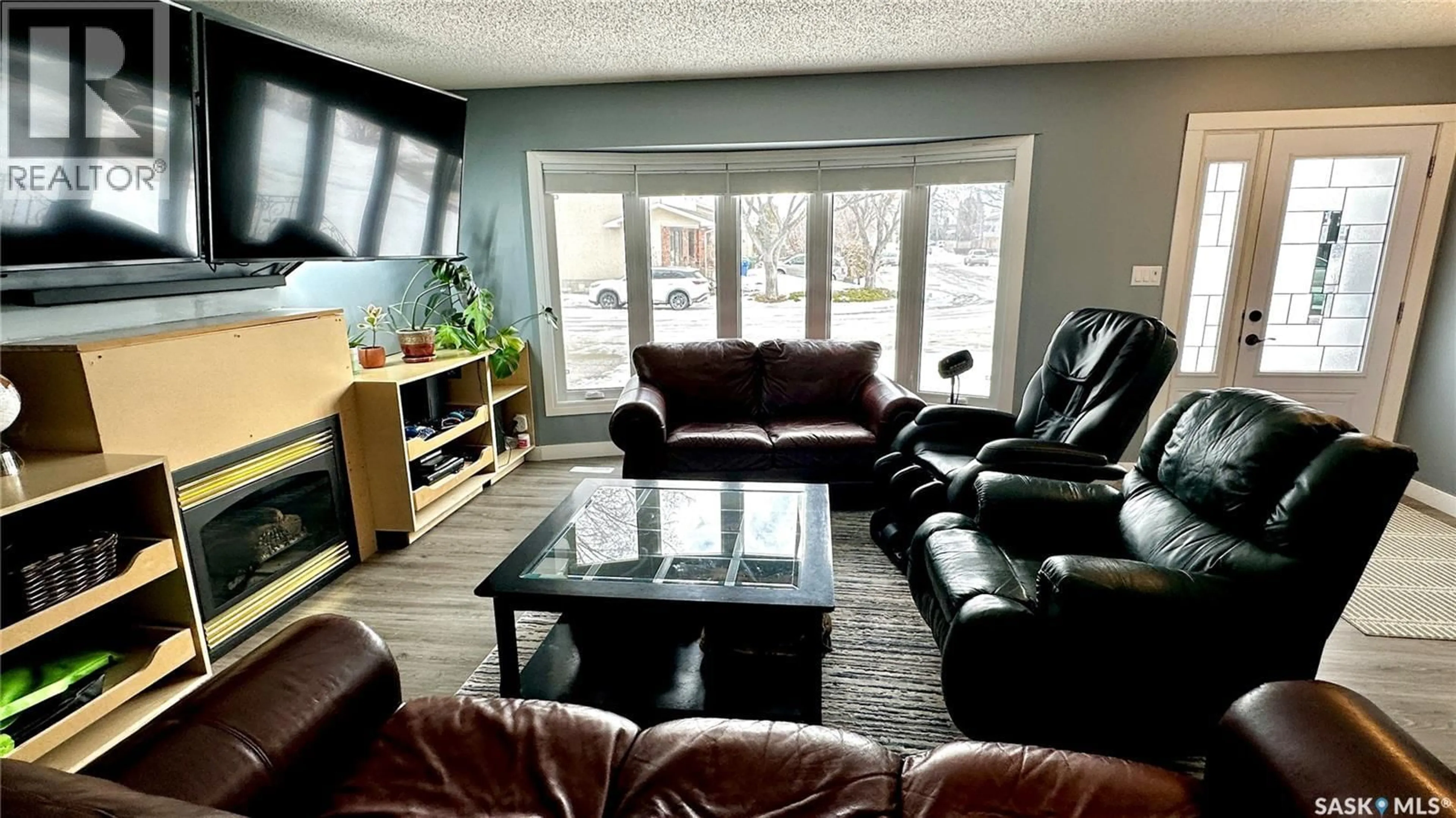 Living room with furniture, unknown for 131 DUNSMORE DRIVE, Regina Saskatchewan S4R7G3