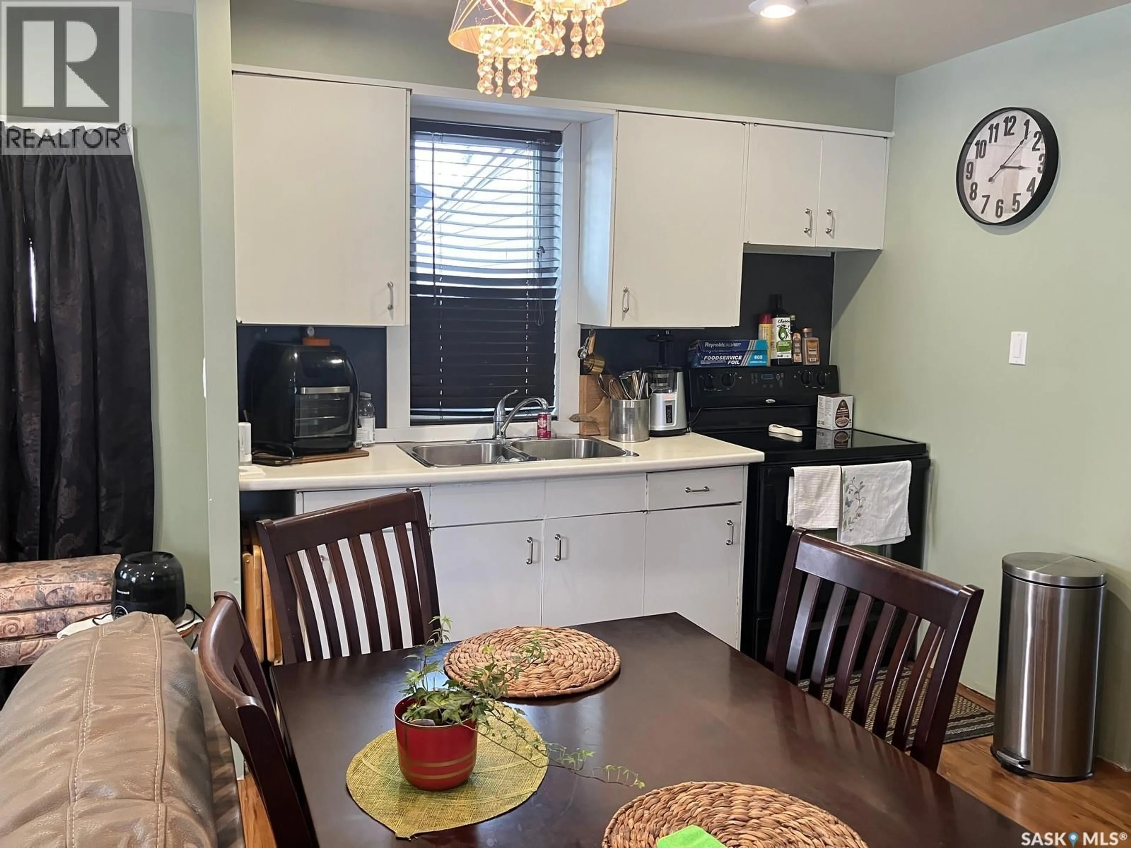 Standard kitchen, unknown for 413 8TH AVENUE, Nipawin Saskatchewan S0E1E0