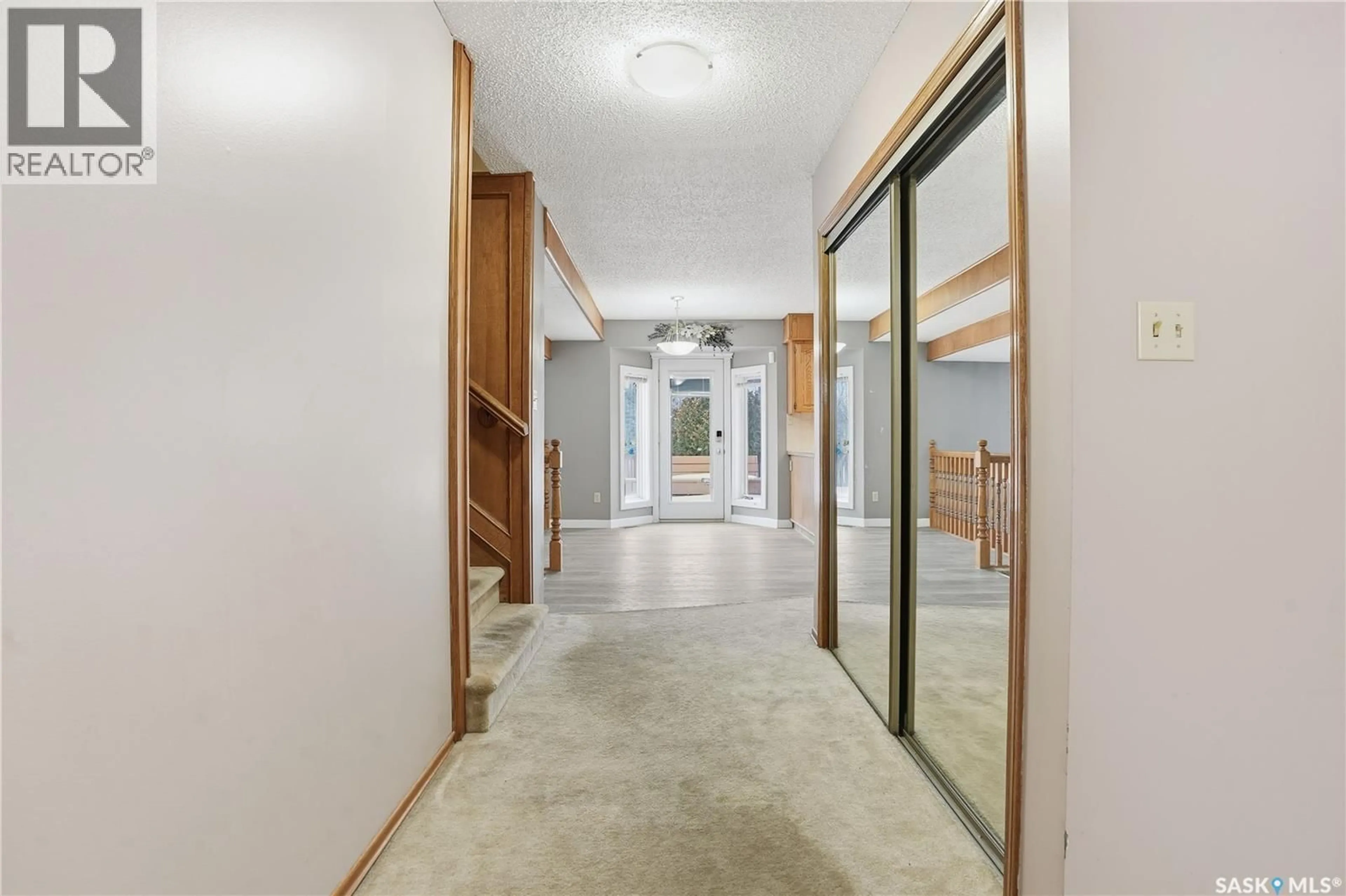 Indoor foyer for 3418 KEOHAN CRESCENT, Regina Saskatchewan S4V1J5