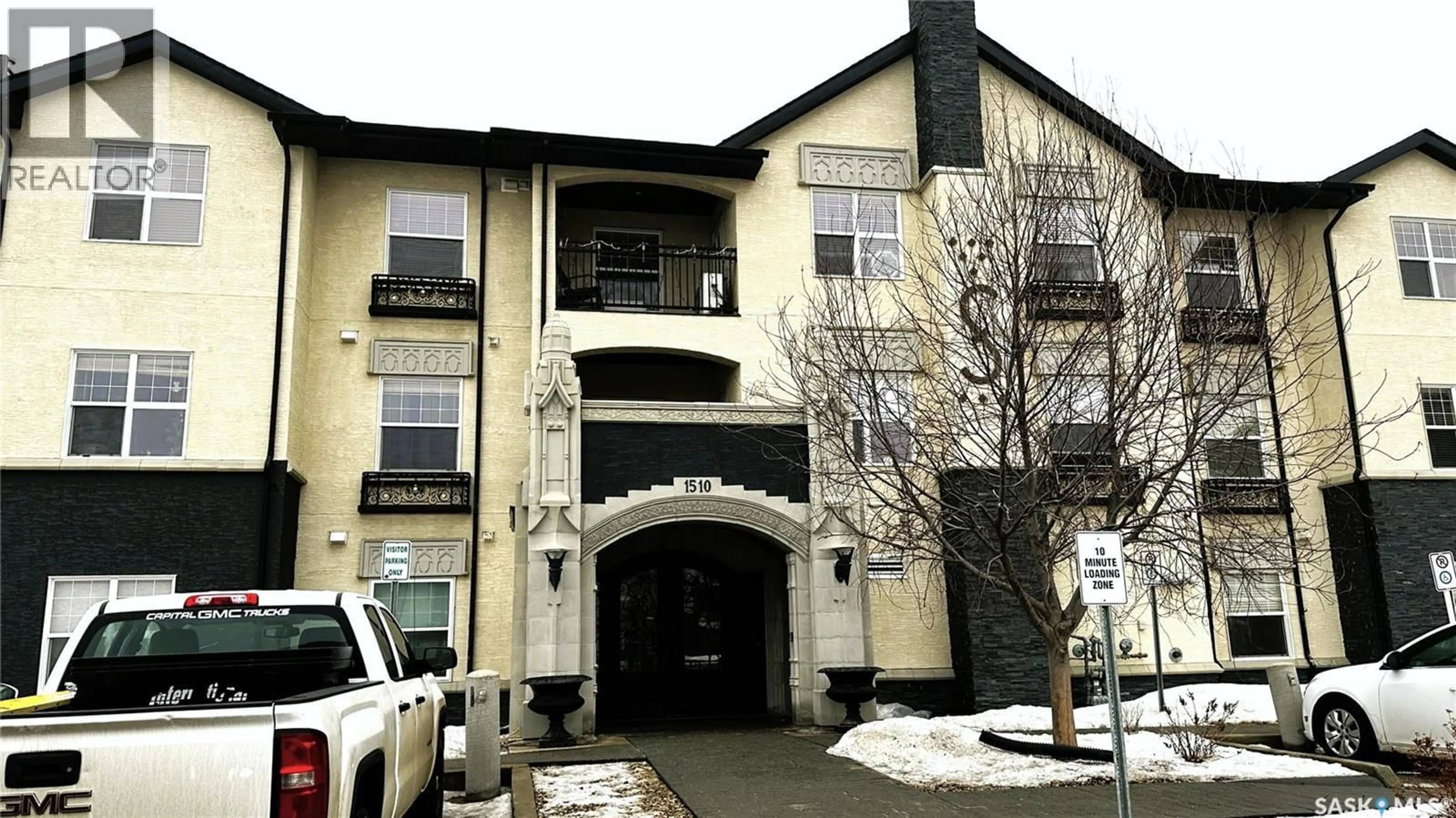 Indoor foyer for 1510 - 216 NEVILLE DRIVE, Regina Saskatchewan S4Z0A3