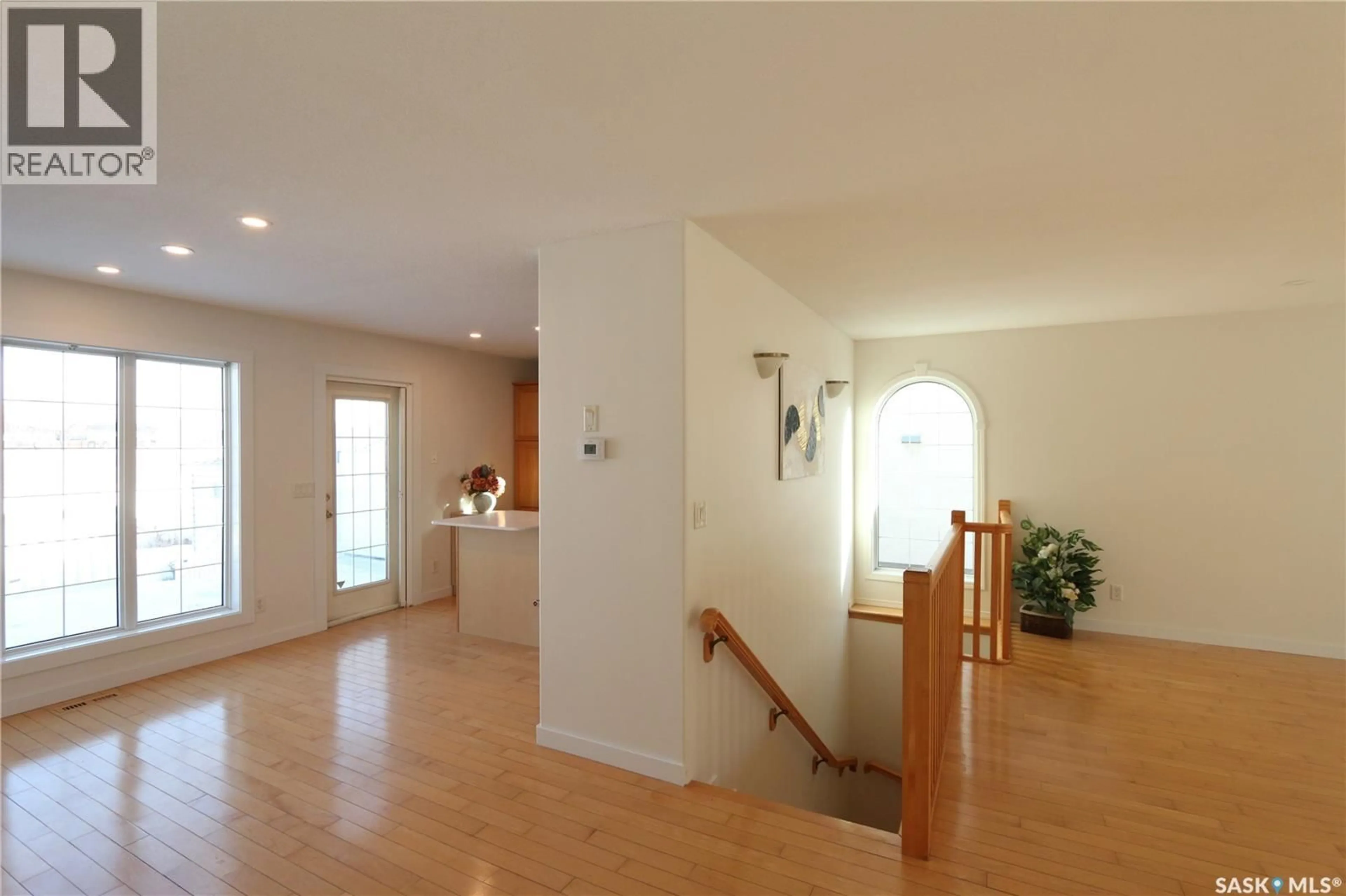 Indoor foyer for 1226 DOVER AVENUE, Regina Saskatchewan S4R0L4