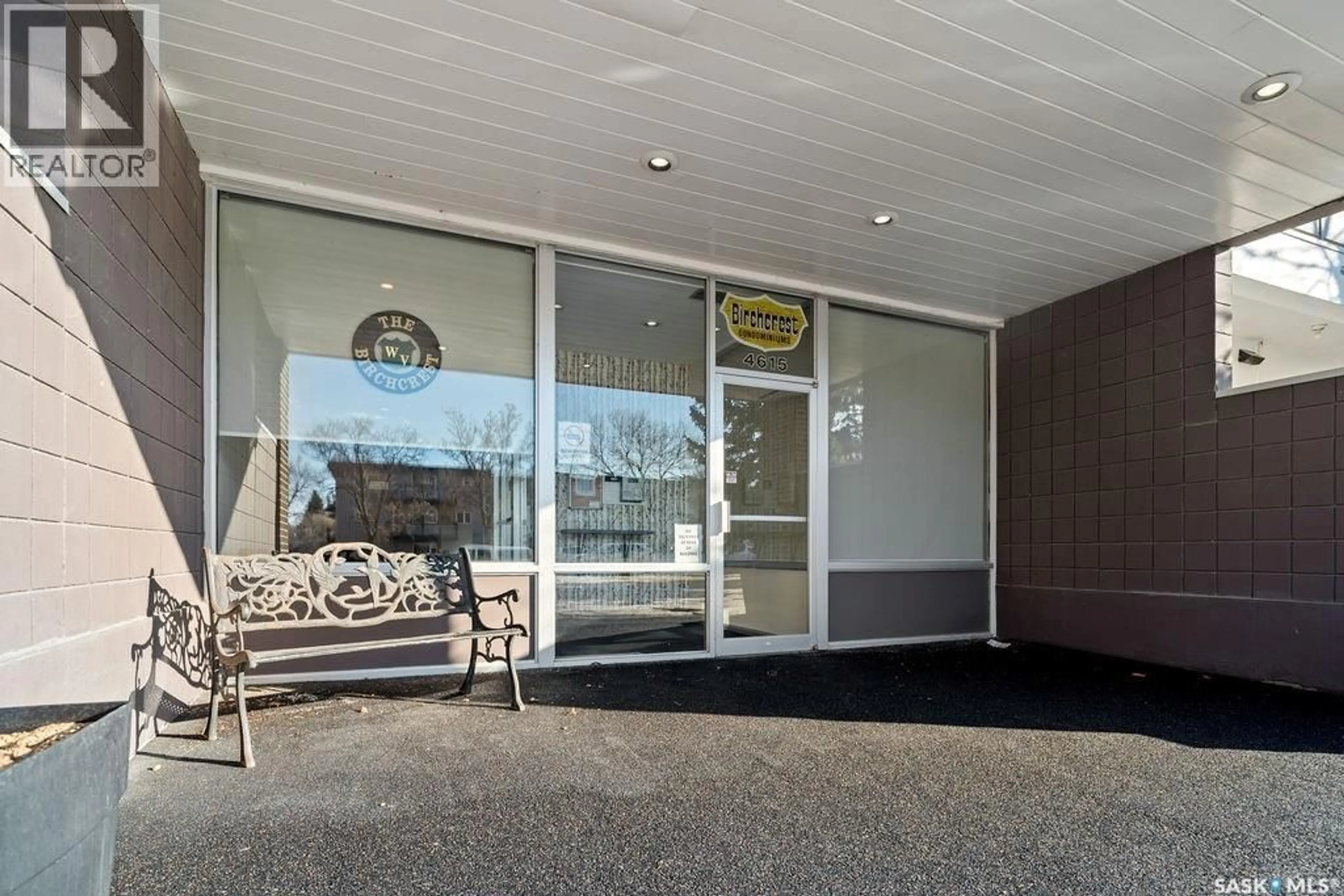 Indoor foyer for 207 - 4615 RAE STREET, Regina Saskatchewan S4S3B2