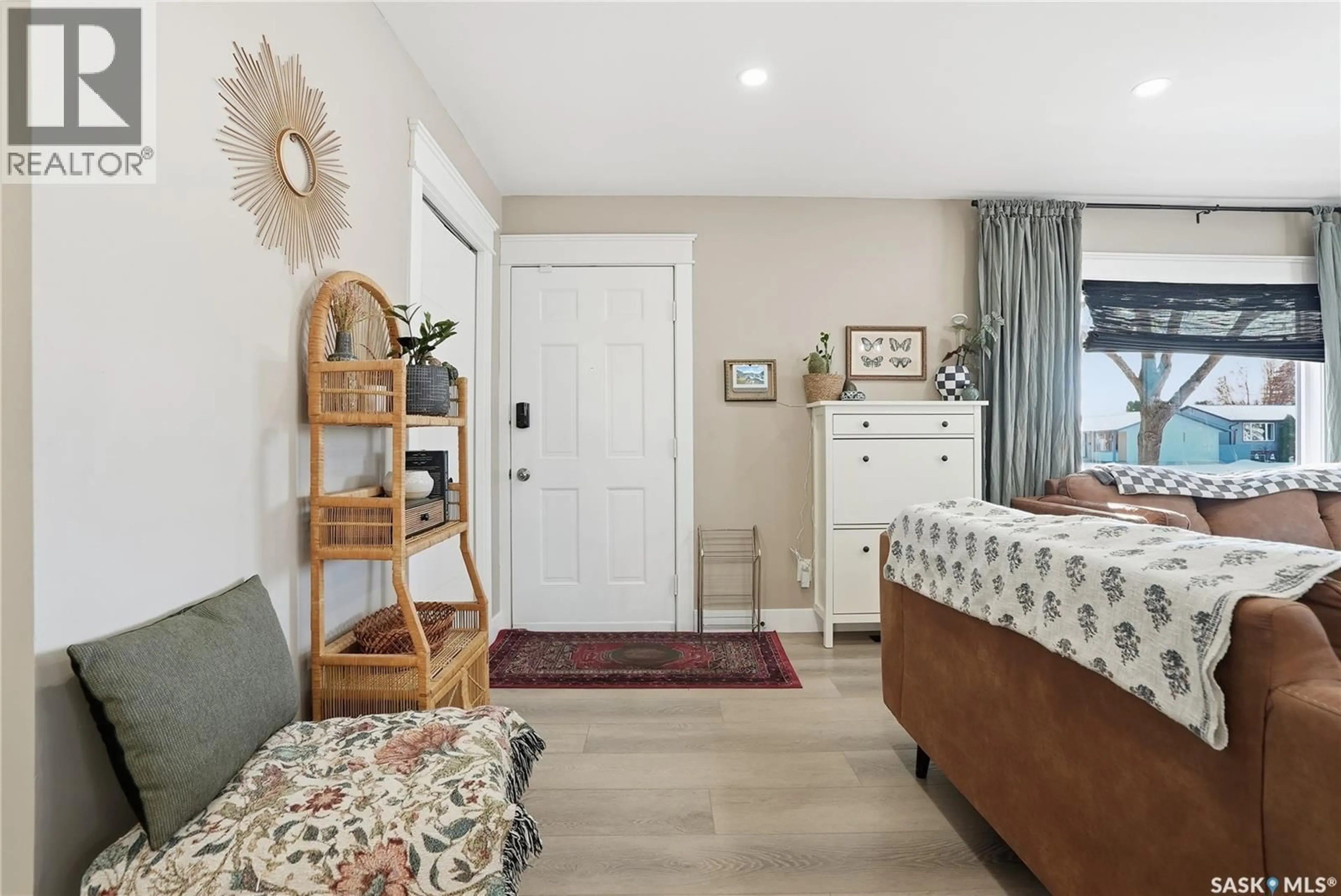 Indoor entryway for 411 APPLEBY DRIVE, Saskatoon Saskatchewan S7M4B6